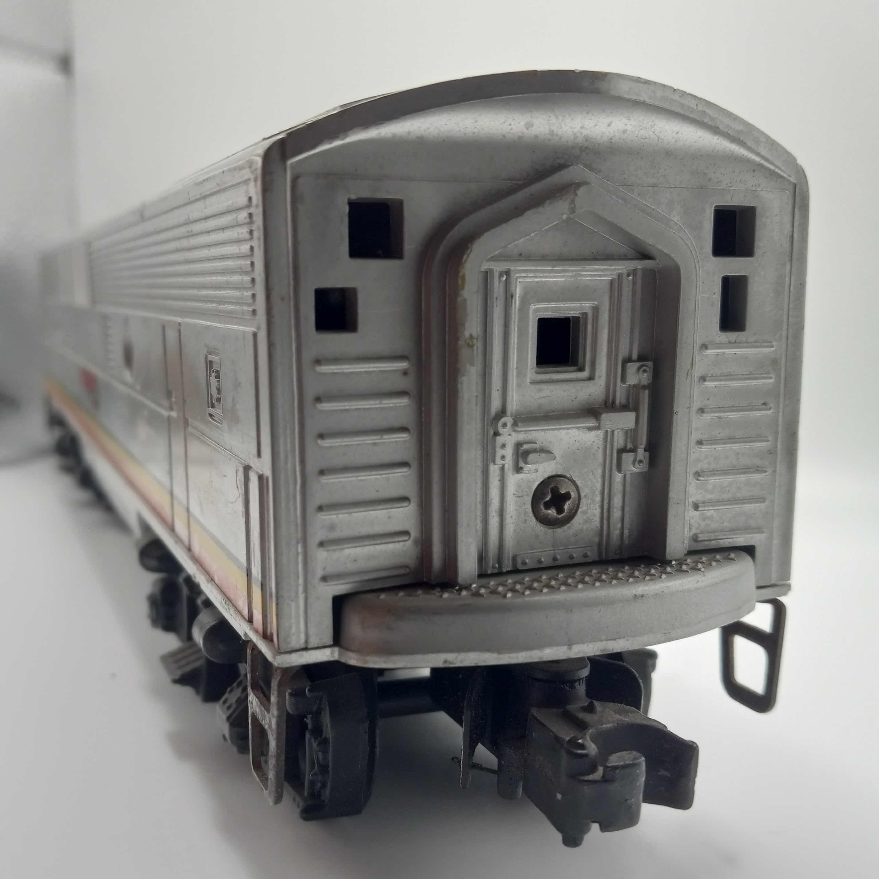 Photo 2 of LIONEL TRAINS SANTA FE F3 DIESEL ENGINE 2243C