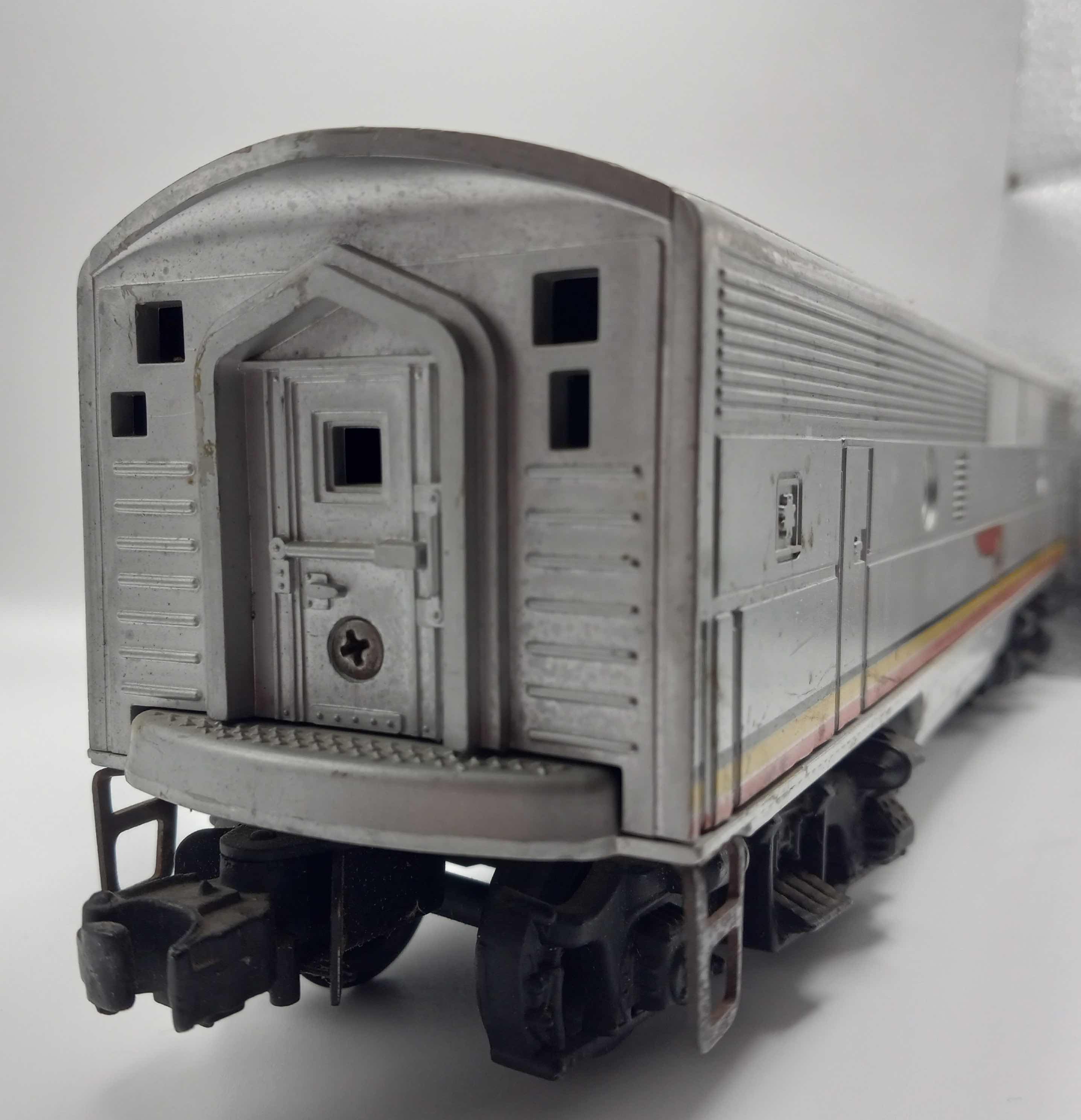 Photo 3 of LIONEL TRAINS SANTA FE F3 DIESEL ENGINE 2243C