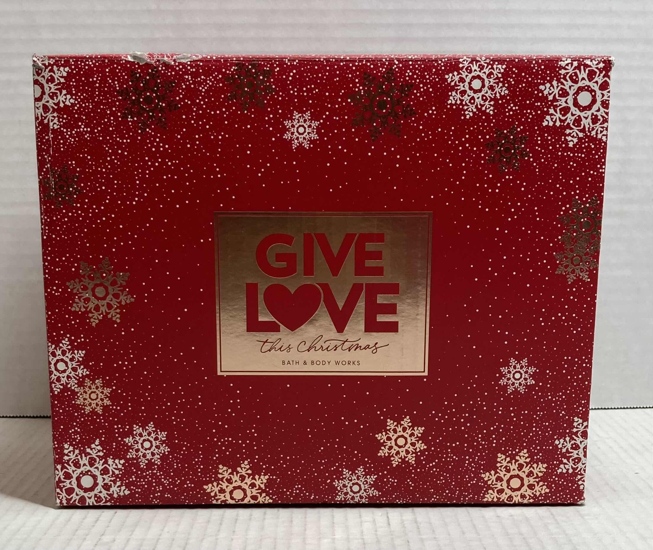 Photo 2 of NEW BATH & BODY WORKS 9 PIECE GIVE LOVE THIS CHRISTMAS GIFT BOX (PURE WONDER SET)