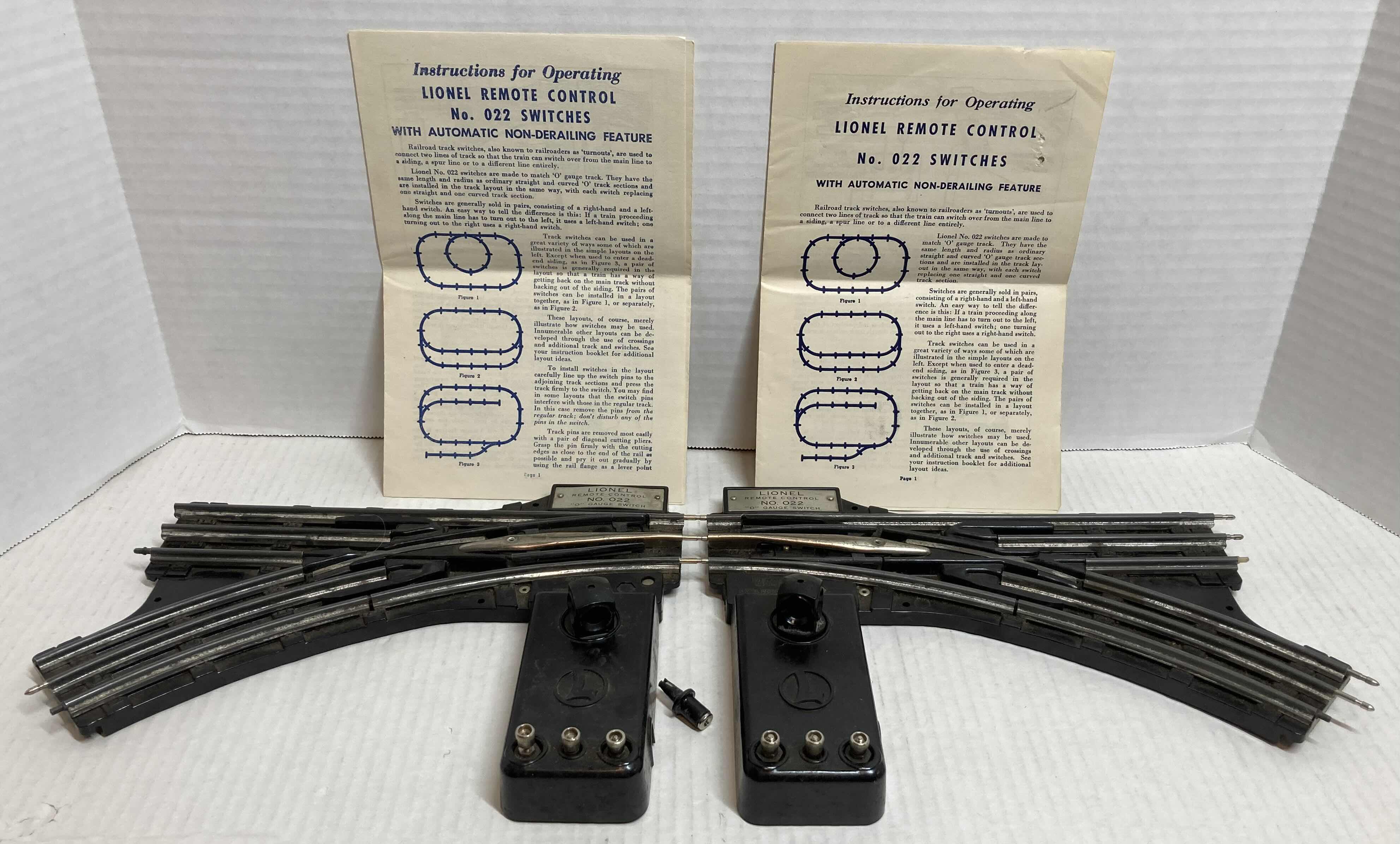 Photo 1 of LIONEL TRAINS 022 LEFT & RIGHT HAND O GUAGE SWITCHES 1945-1966