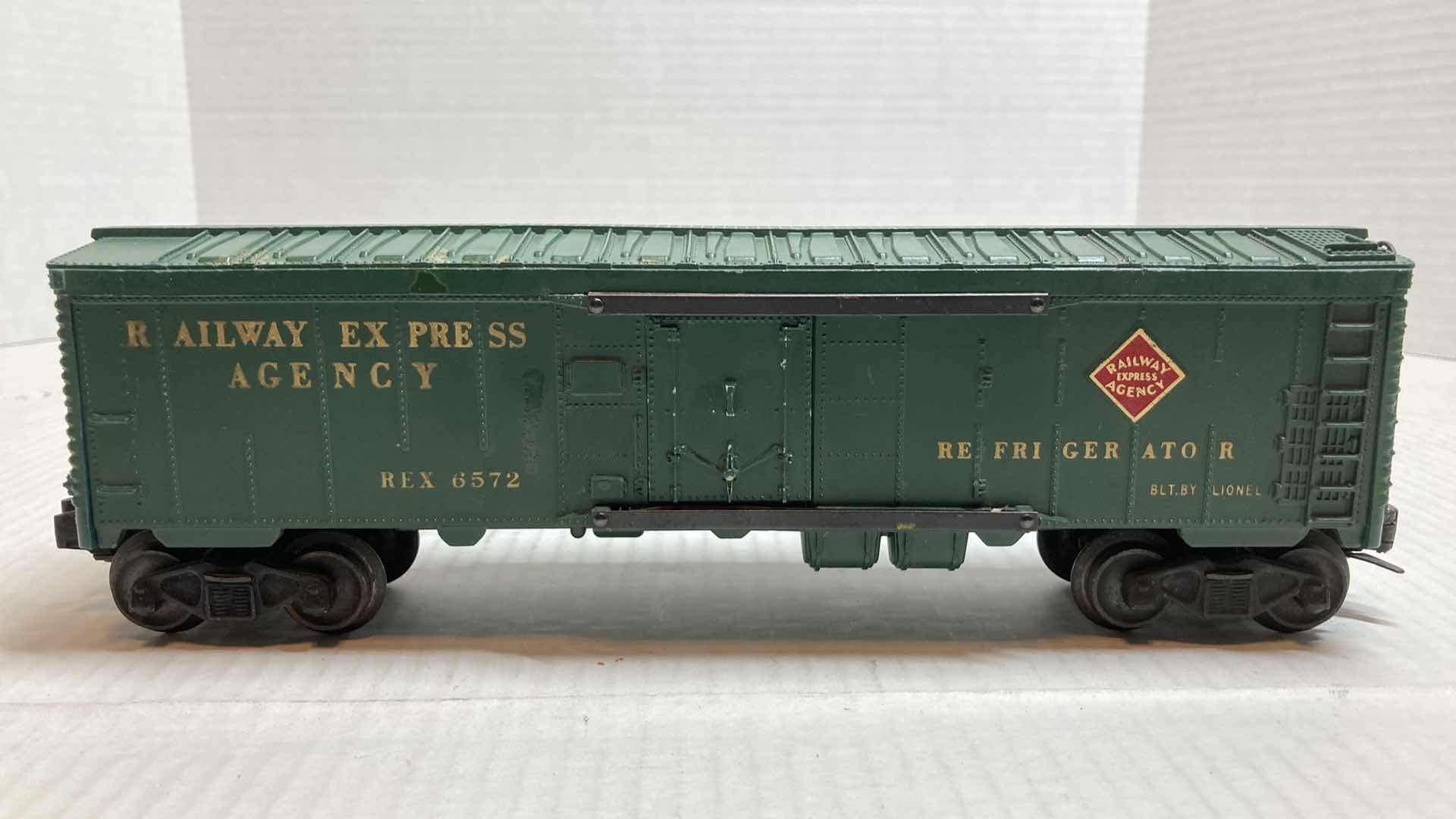 Photo 2 of LIONEL TRAINS 6572 RAILWAY EXPRESS AGENCY REFRIGERATOR TRAIN CAR 1958-1959