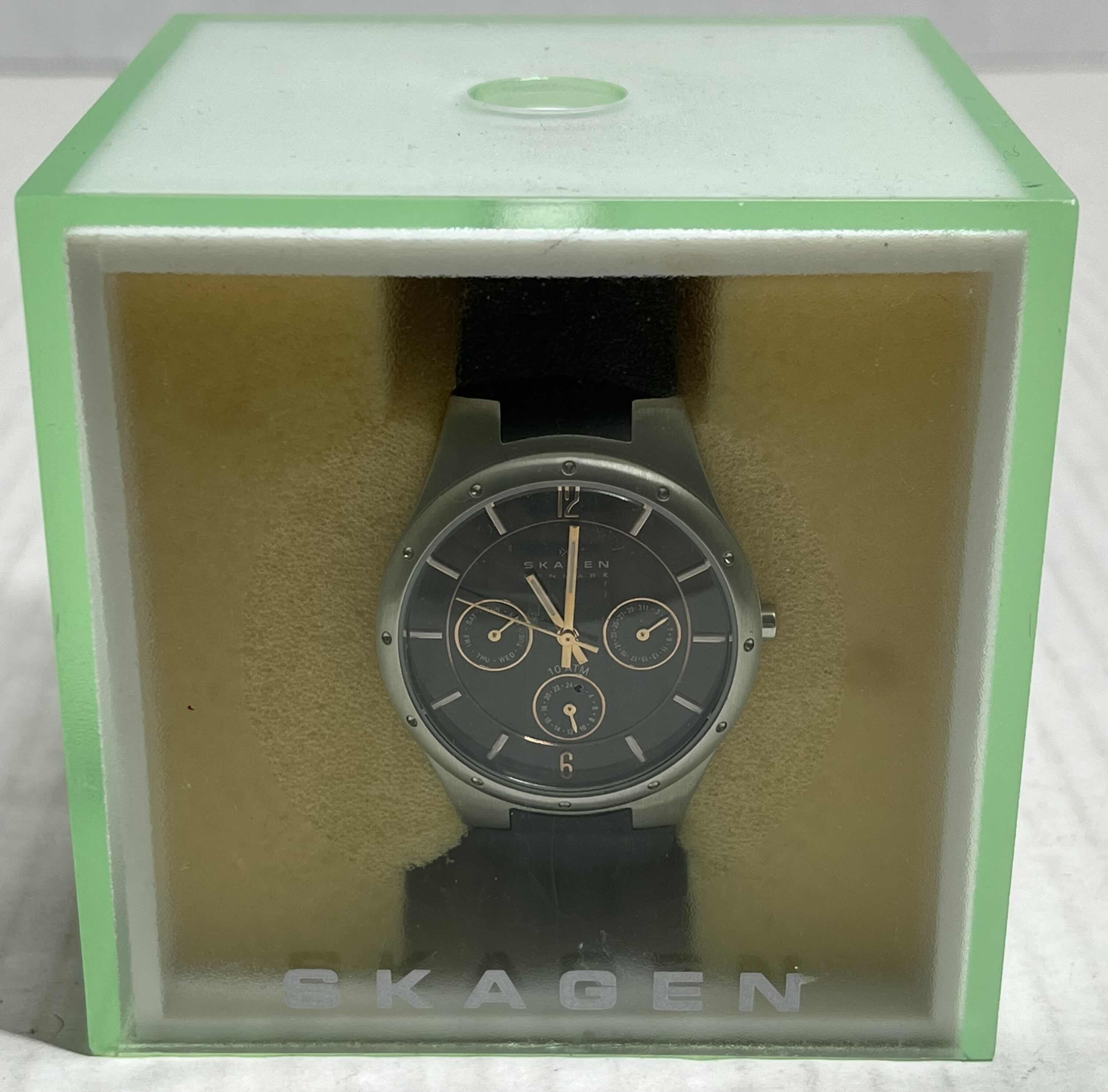 Photo 2 of SKAGEN DENMARK BRUSHED STAINLESS STEEL ACCENTED GOLD FINISH W RUBBER BAND WOMENS ANALOG WATCH MODEL 377LSRBO