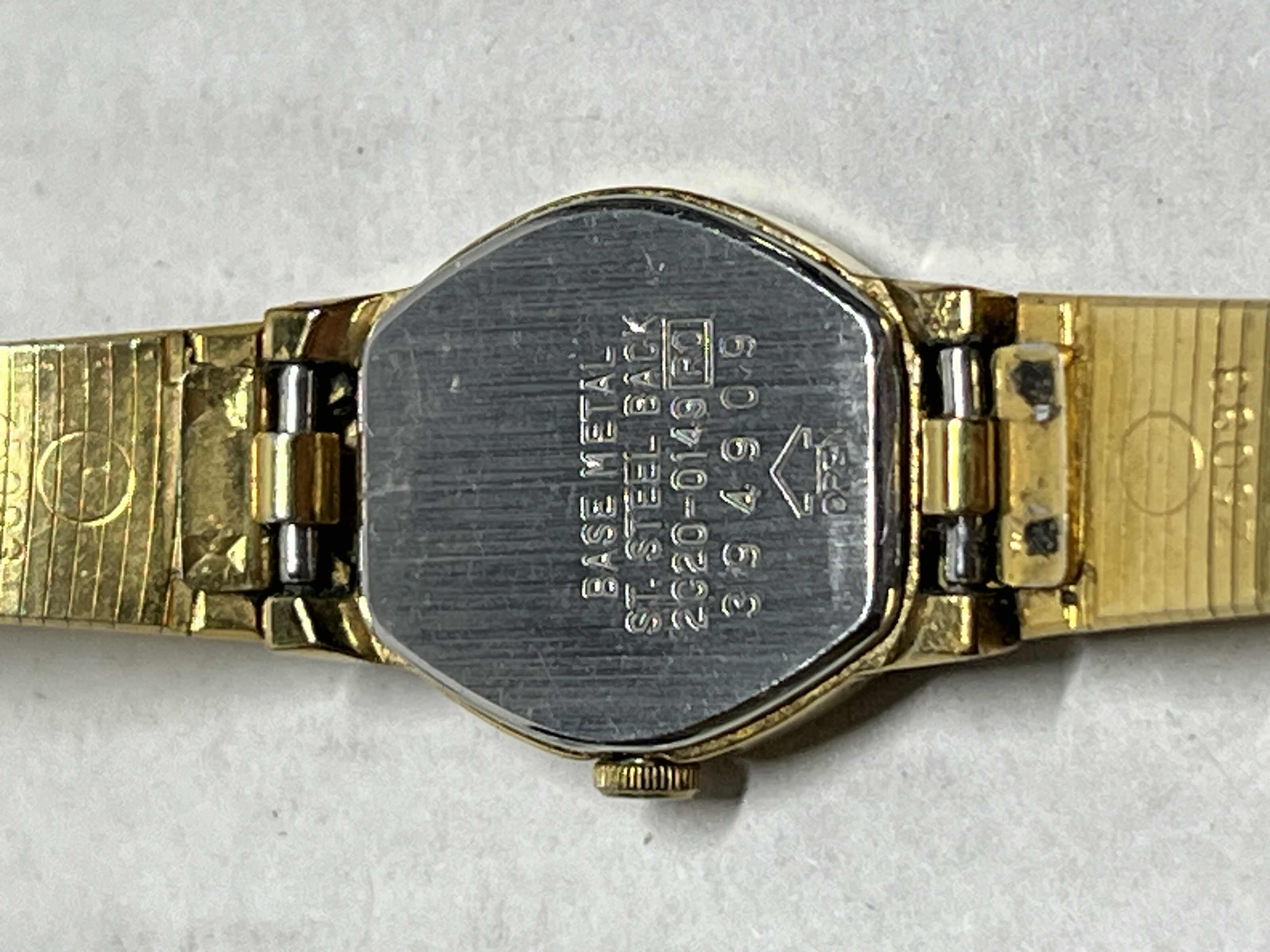 Photo 3 of SEIKO QUARTZ GOLD FINISH WOMENS ANALOG WATCH STAINLESS STEEL BACK #2C20-0149 Z5083