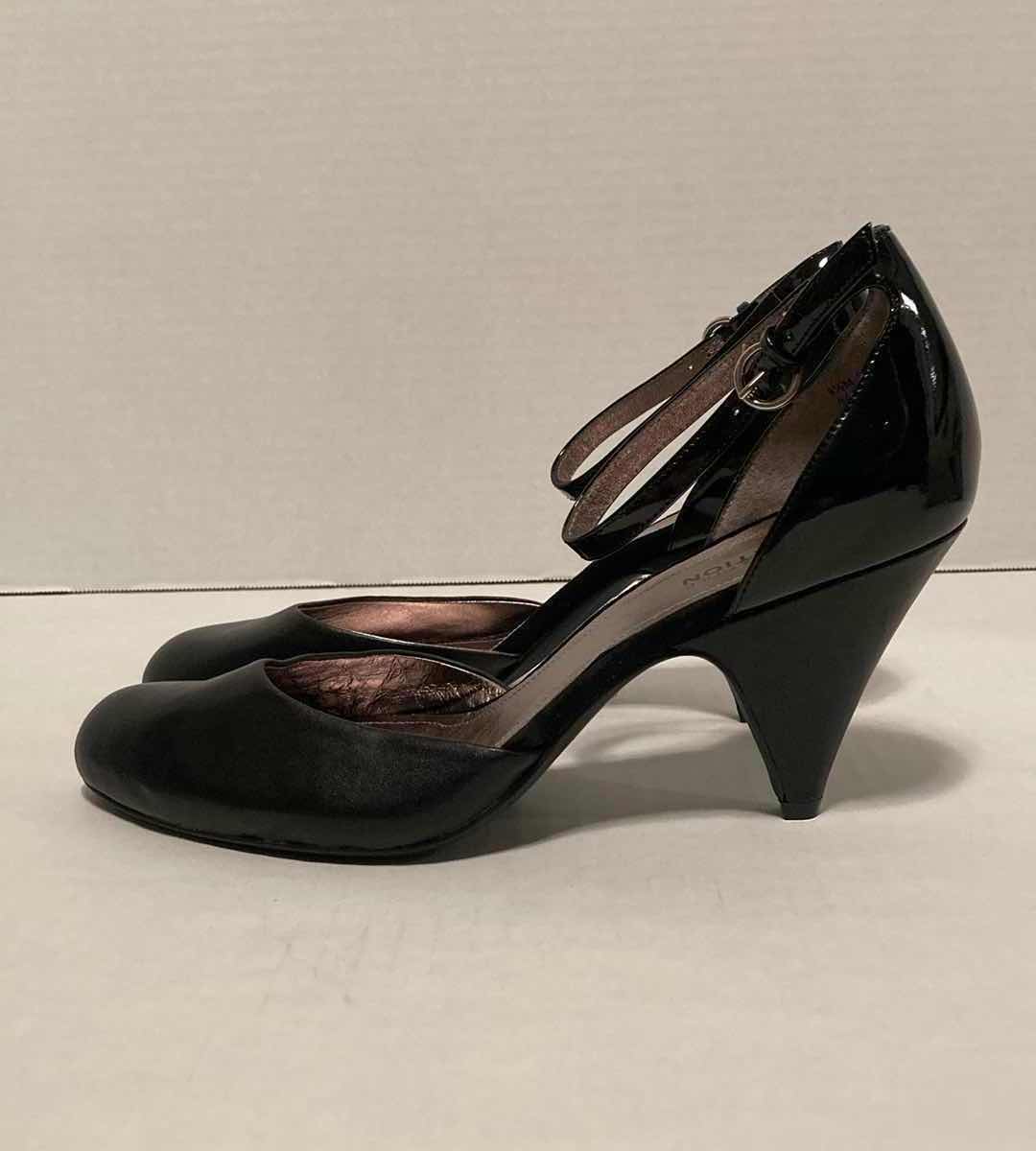 Photo 2 of KENNETH COLE REACTION BLACK LEATHER OH BELL LOW HEEL PUMP WOMEN’S SIZE 8.5M