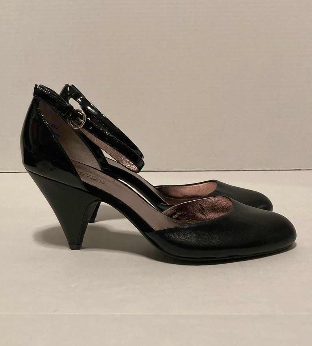Photo 4 of KENNETH COLE REACTION BLACK LEATHER OH BELL LOW HEEL PUMP WOMEN’S SIZE 8.5M