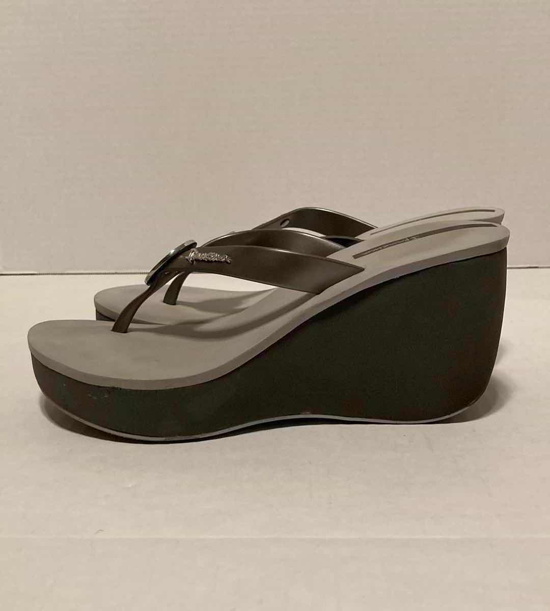 Photo 2 of IPANEMA GREY BOOSA WEDGE SANDALS WOMEN’S SIZE 9