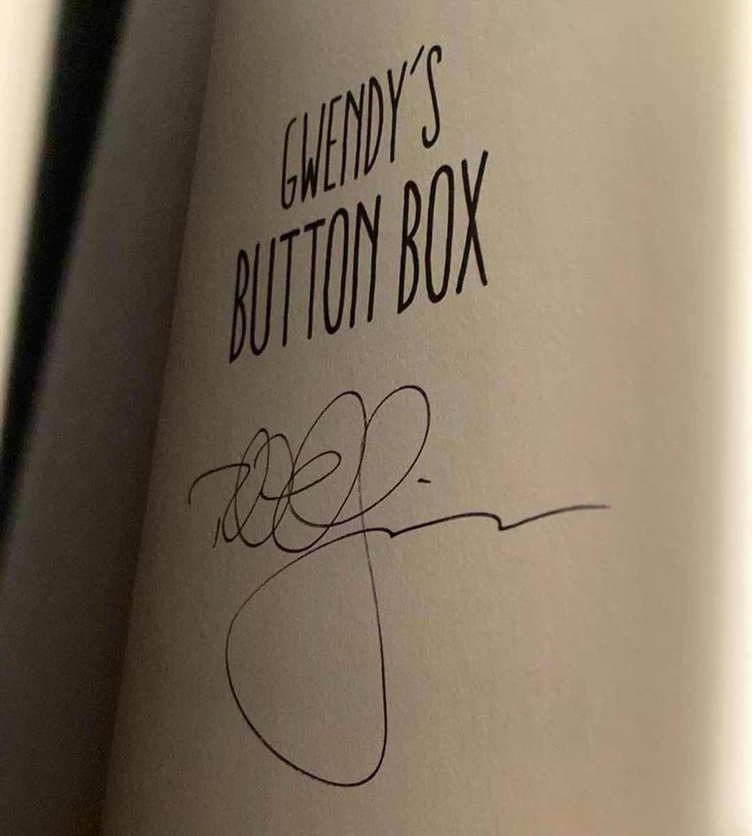 Photo 3 of STEPHEN KING & RICHARD CHIZMAR - GWENDY’S BUTTON BOX BOOK SIGNED BY RICHARD CHIZMAR