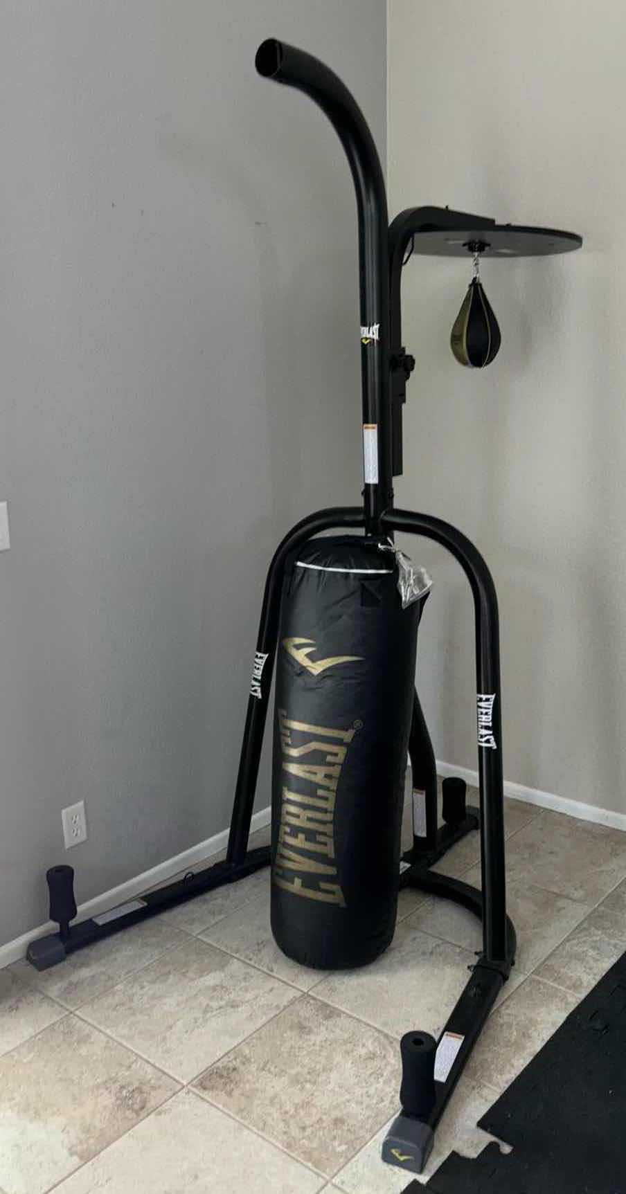 Photo 1 of EVERLAST POWERCORE DUAL BAG & STAND (READ NOTES)