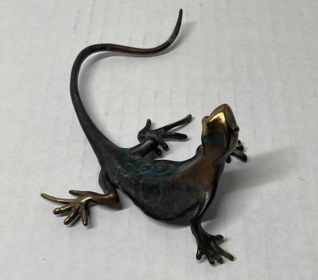 Photo 3 of MICHAEL STOREY BRONZE LIZARD SCULPTURE SIGNED BY MICHAEL STOREY 2.5” X 6”