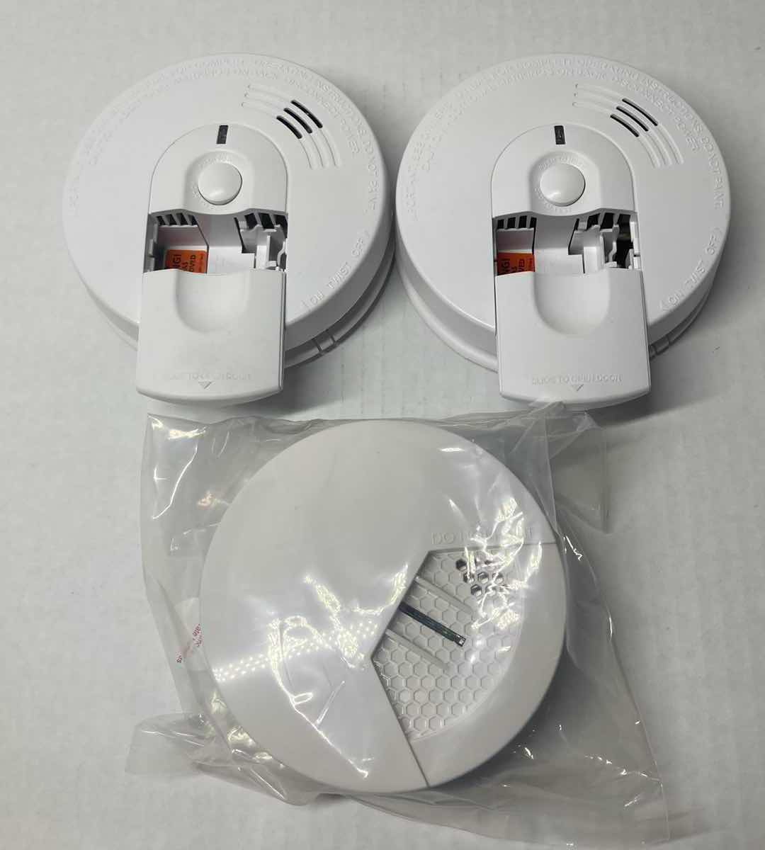 Photo 1 of Fire X  DeTECTOR ALARMS MODEL I4618A (2) W SMOKE DETECTOR ALARM MODEL SSSD3