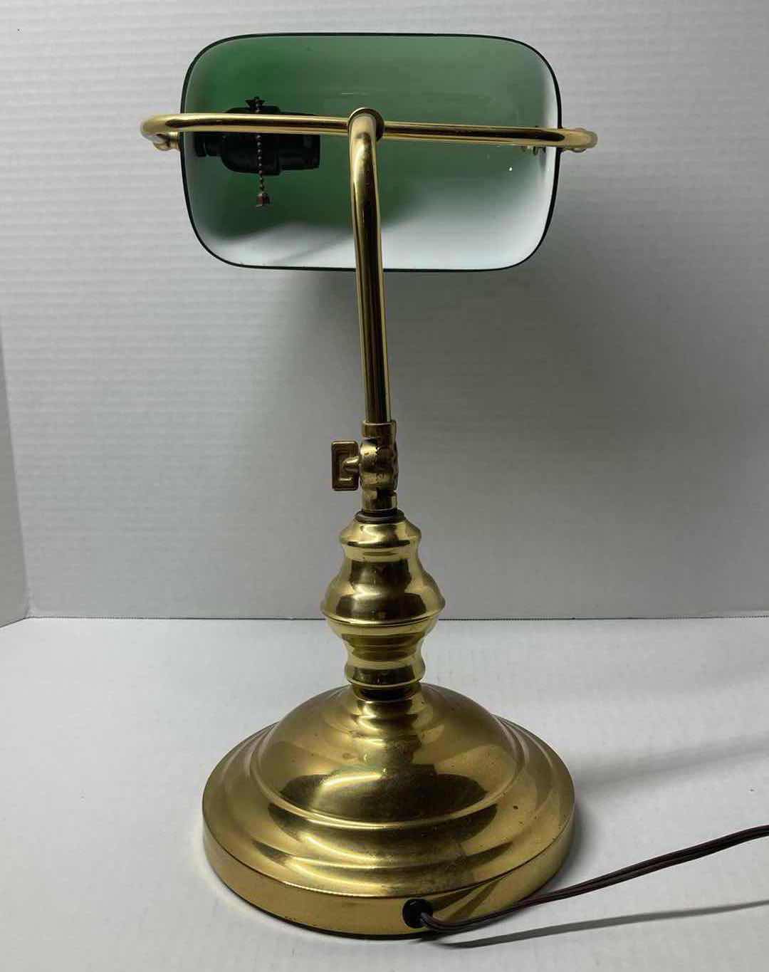 Photo 2 of VINTAGE TRADITIONAL STYLE BRASS FINISH GREEN GLASS SHADE BANKER LAMP 10.5” X 12” H 16”