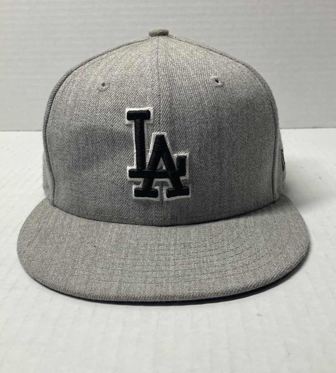 Photo 1 of NEW ERA 59FIFTY LOS ANGELES DODGERS GREY CAP SIZE 7 3/8
