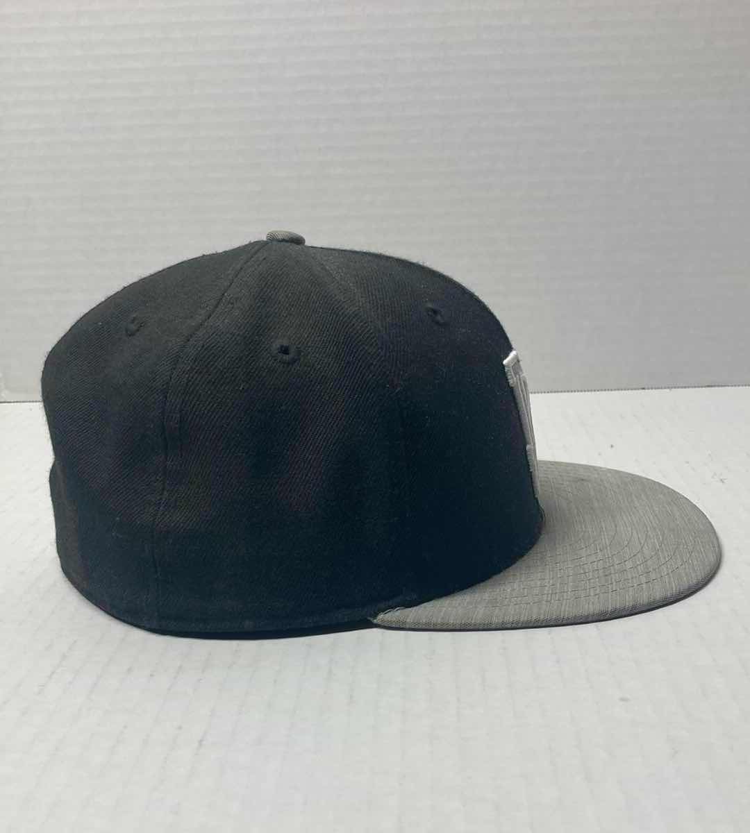 Photo 3 of NEW ERA 59FIFTY LOS ANGELES DODGERS BLACK & GREY CAP SIZE 7 3/8