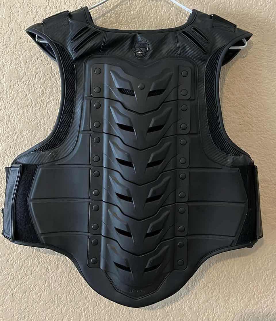 Photo 2 of ICON FIELD ARMOR STYKER SERIES CE APPROVED BACK ARMOR MOTORCYCLE RIDING VEST MENS LG-XL