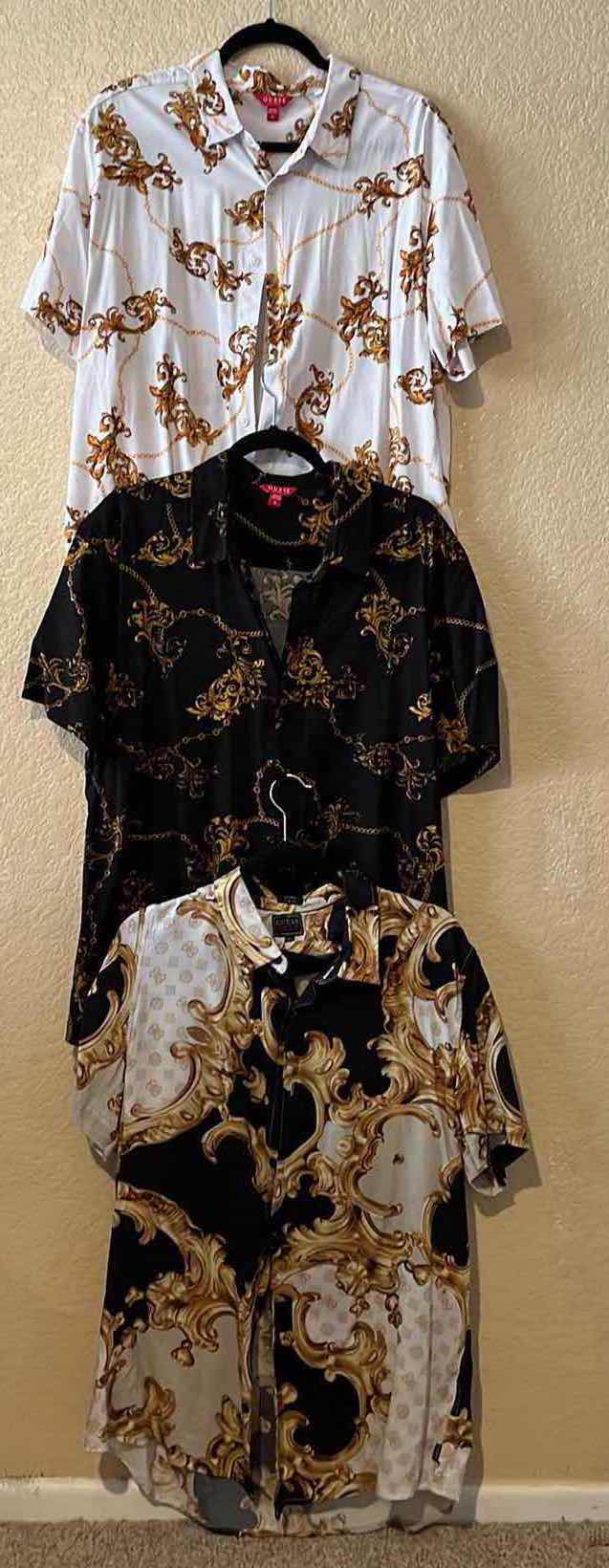 Photo 1 of GUESS ORNATE DESIGN SHORT SLEEVE DRESS  SHIRTS MENS XL (3)