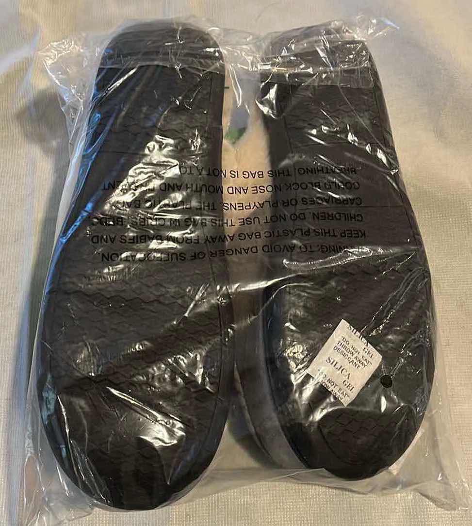 Photo 3 of NEW VONMAY BLACK & GRAY FUZZY SCUFF SLIPPERS MENS LG