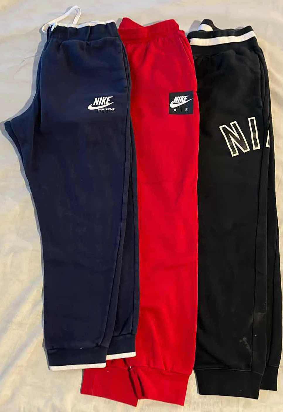 Photo 1 of NIKE AIR SWEATPANTS MENS LG (3)