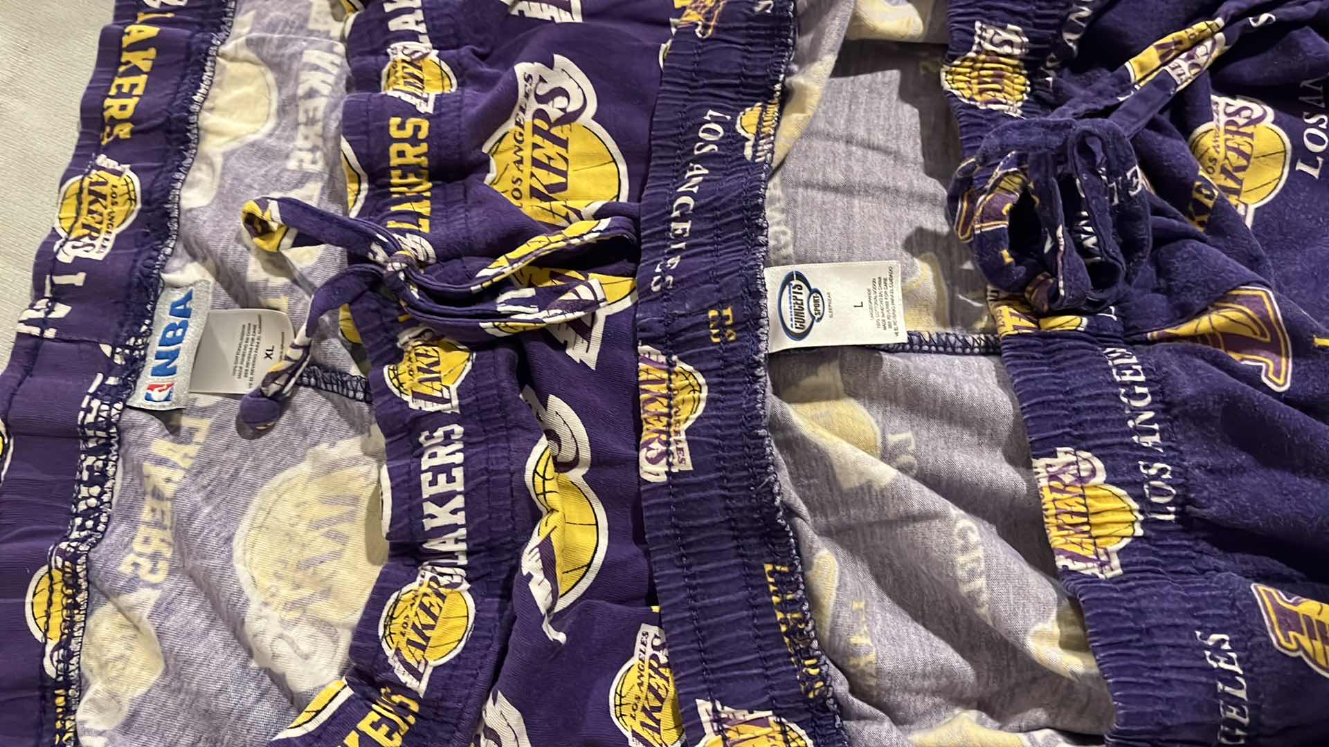 Photo 4 of LOS ANGELES LAKERS PAJAMA PANTS MENS L-XL (2)