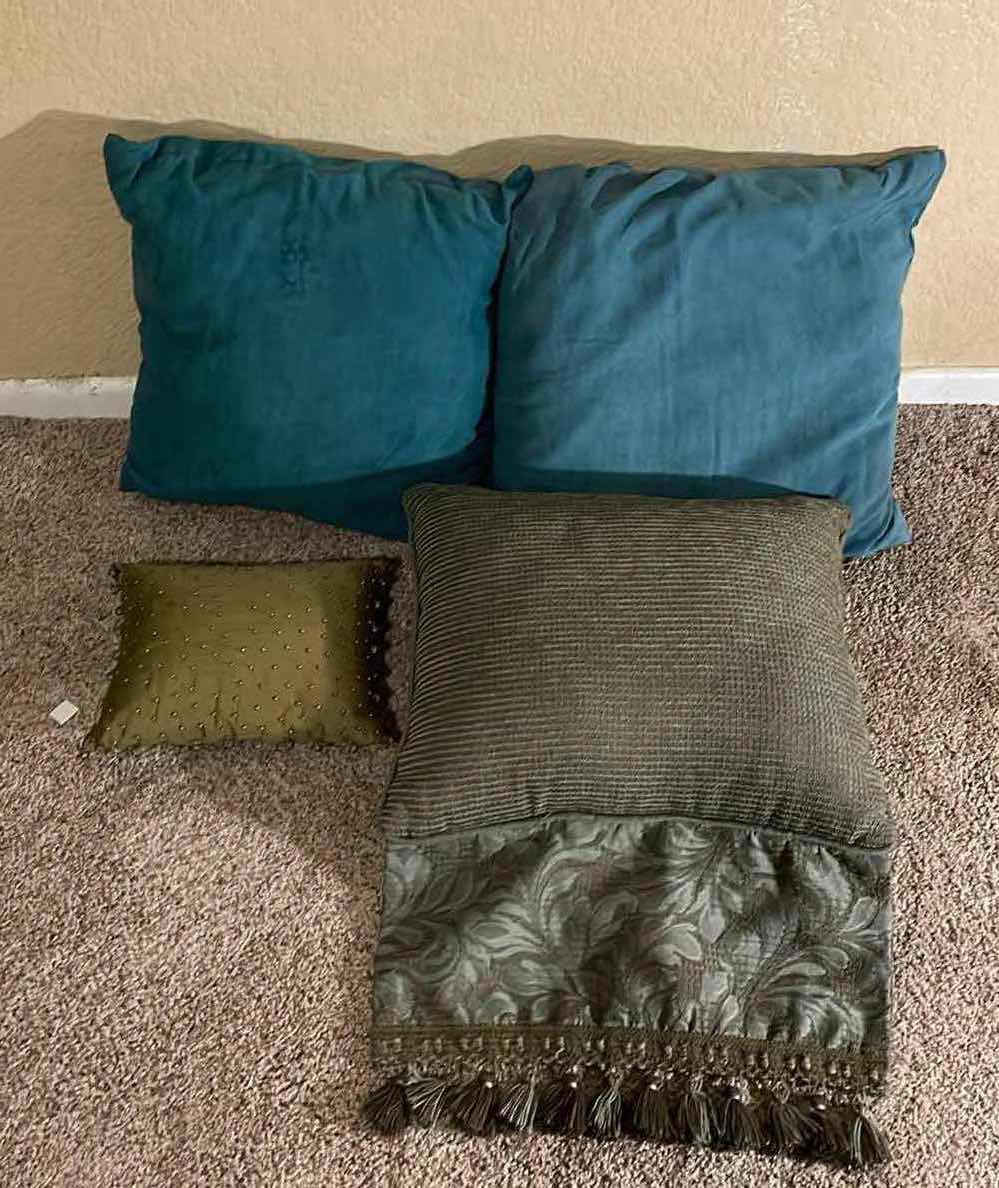 Photo 3 of THROW PILLOWS VARIOUS STYLES & SIZES (6)