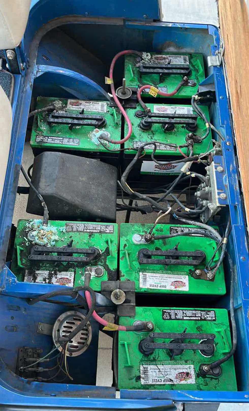 Photo 15 of EZGO TEXTRON FREEDOM GOLF CART YR.90s MANUFACTURER NO. A2090 SERIAL NO. 572692 W E-SERIES SCR BATTERY CHARGER (READ NOTES)