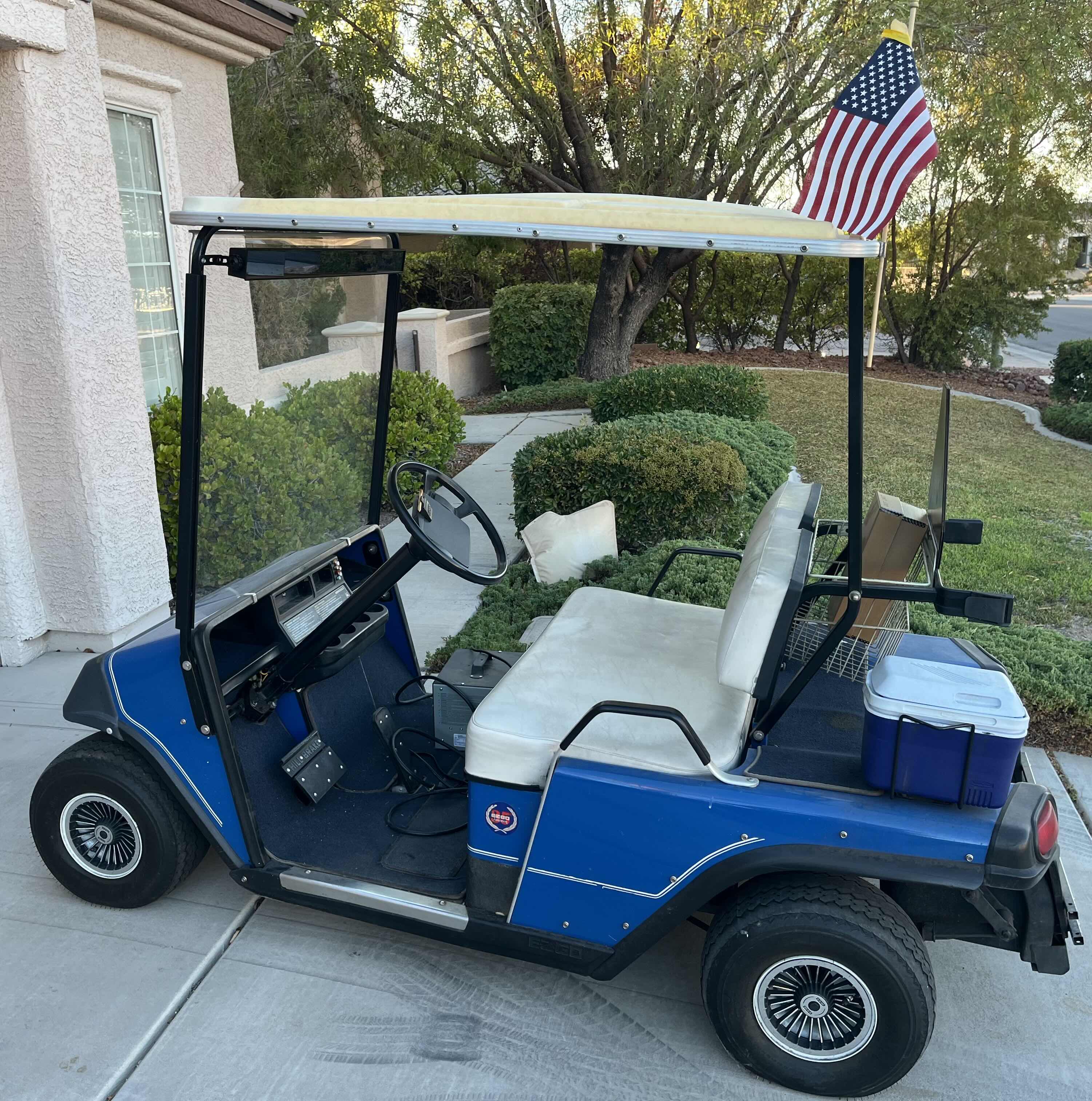 Photo 3 of EZGO TEXTRON FREEDOM GOLF CART YR.90s MANUFACTURER NO. A2090 SERIAL NO. 572692 W E-SERIES SCR BATTERY CHARGER (READ NOTES)