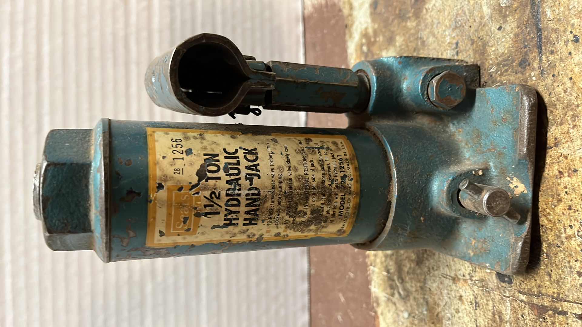 Photo 2 of SEARS 1.5 TON HYDRAULIC HAND JACK