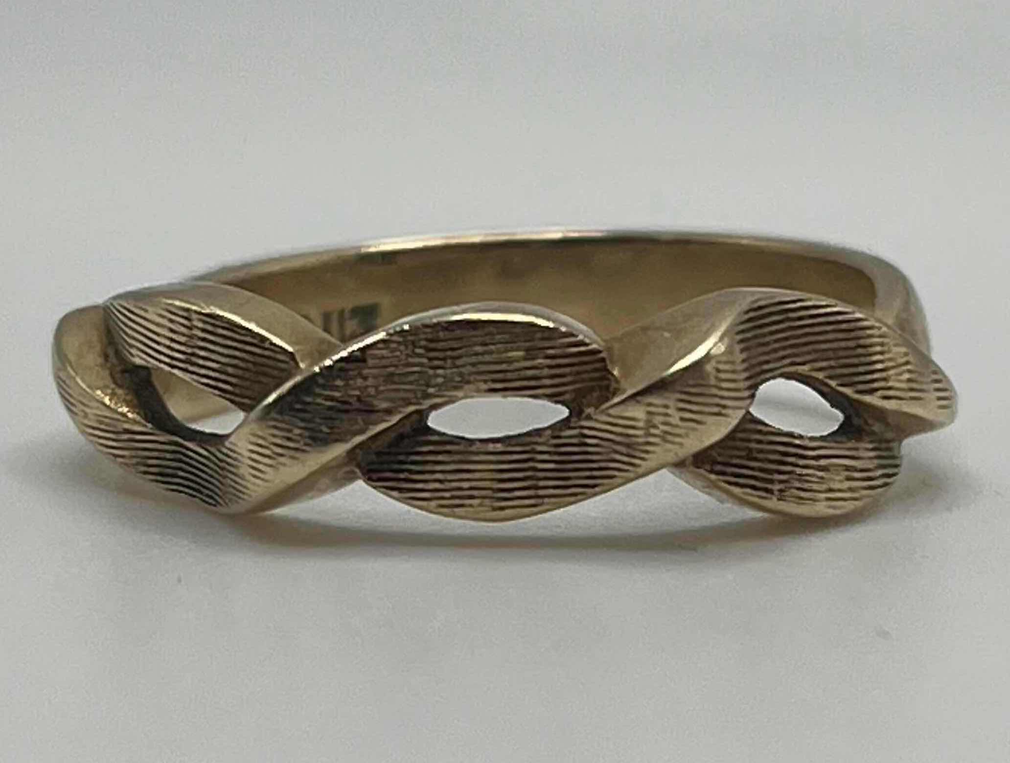 Photo 1 of GOLD RING CELTIC TWIST DESIGN 14K BAND 5.1GRAMS MENS SIZE 13-14