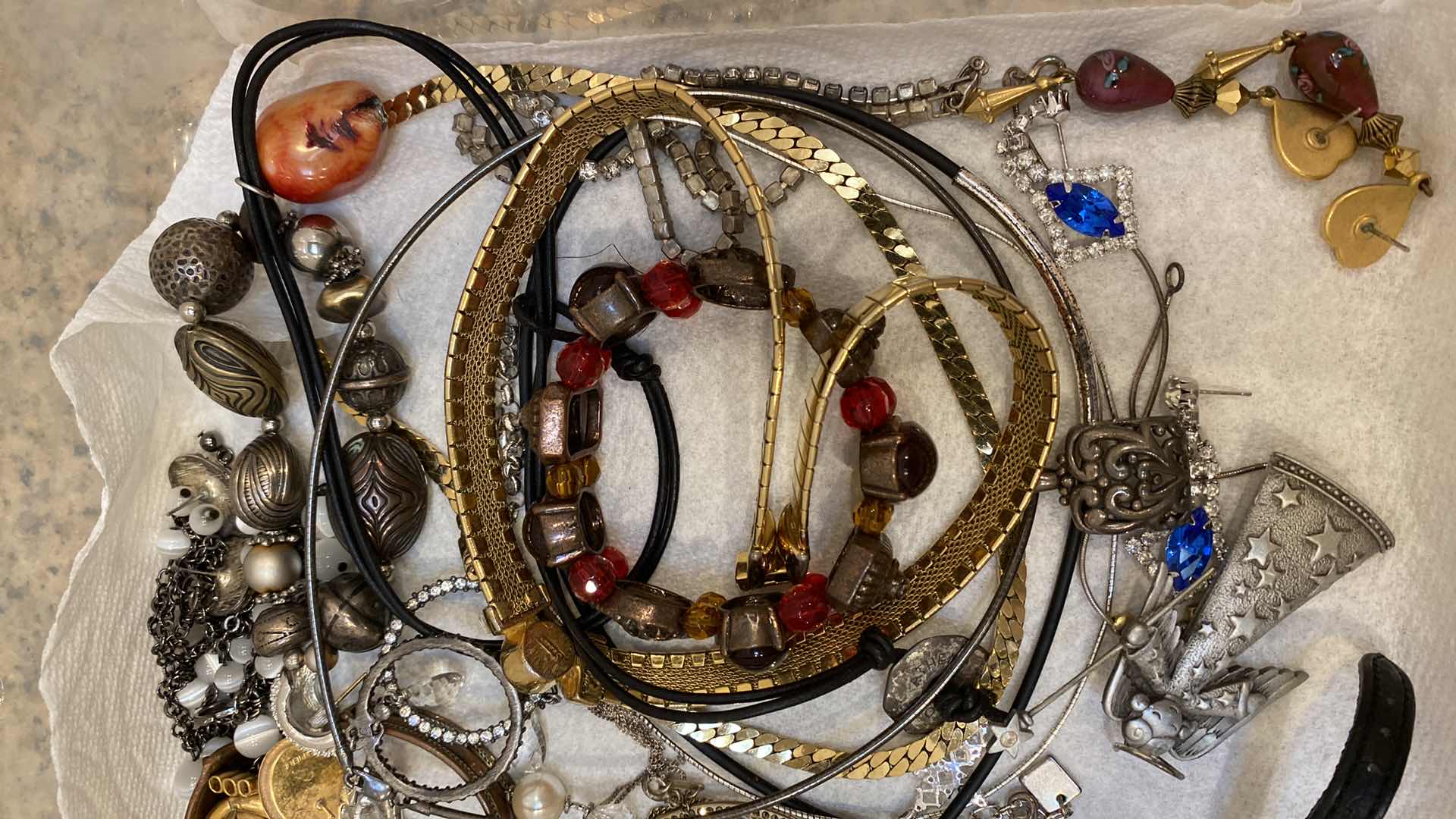 Photo 4 of COSTUME JEWELRY ASSORTMENT