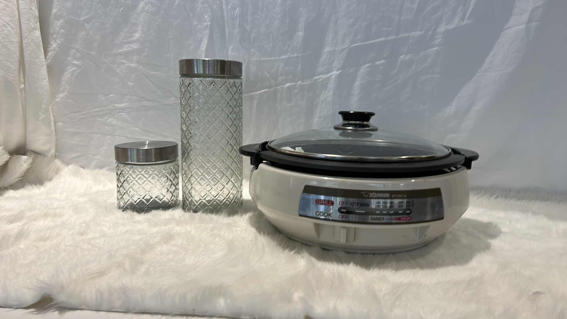 Photo 6 of KITCHEN ACCESSORIES - 2 GLASS CANISTERS AND ZOJIRUSHI GRILL