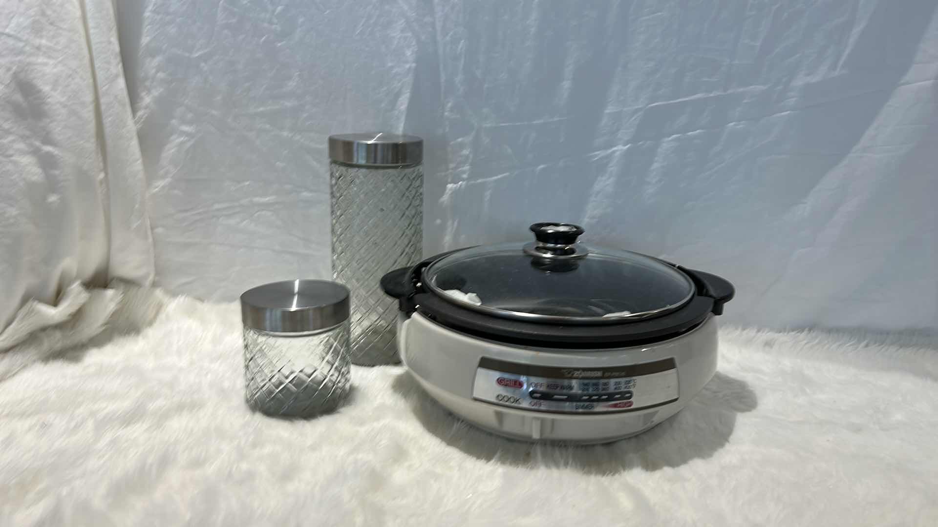 Photo 7 of KITCHEN ACCESSORIES - 2 GLASS CANISTERS AND ZOJIRUSHI GRILL