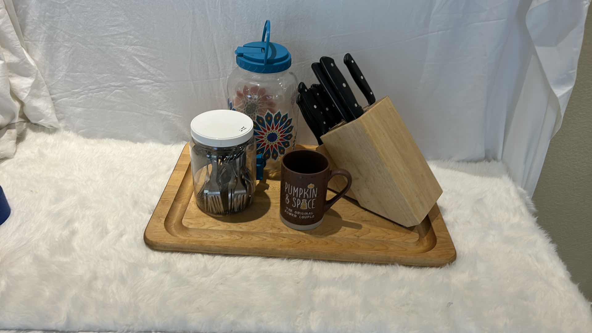 Photo 6 of KITCHEN ASSORTMENT - WOOD CUTTING BOARD, KNIFE SET AND MORE