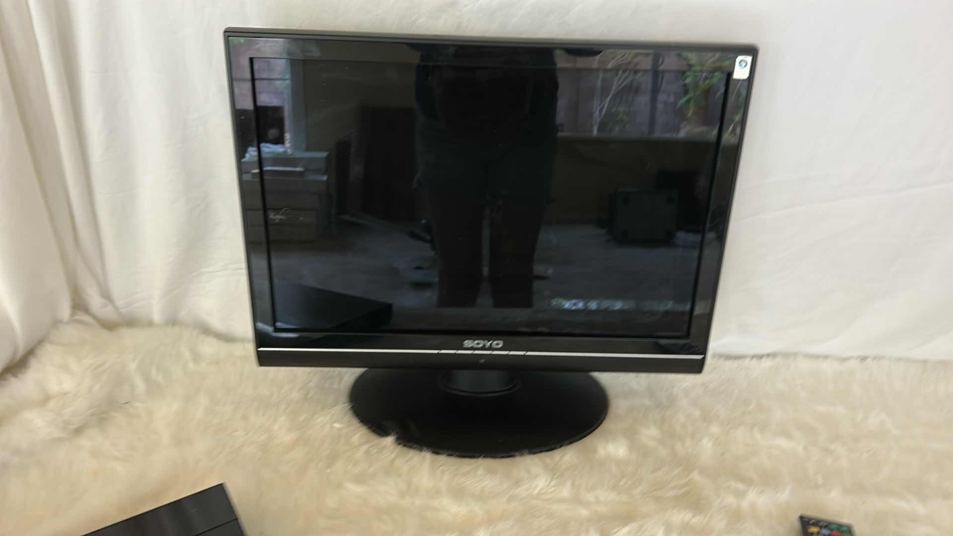 Photo 5 of SOYO  20” MONITOR AND SONY BLU RAY W REMOTE