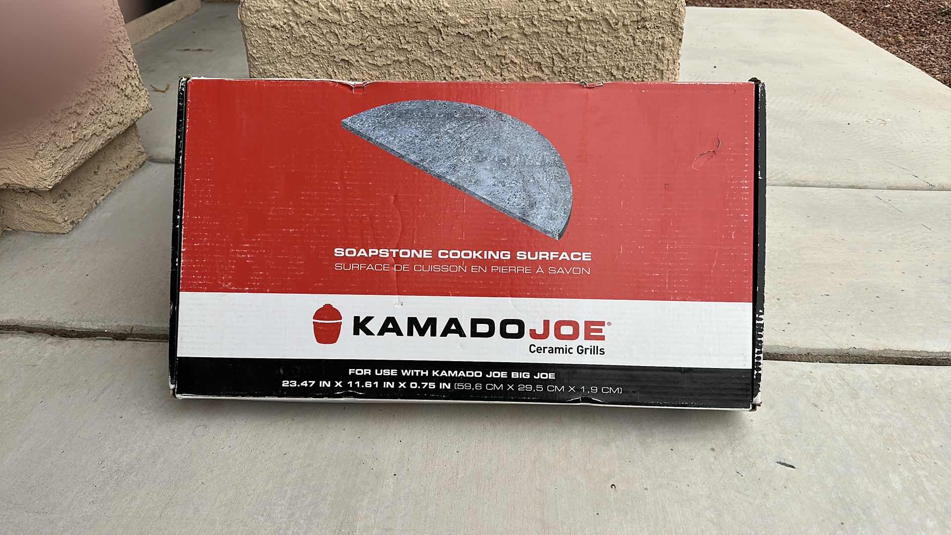 Photo 2 of KAMADO JOE CERAMIC GRILL,NIB