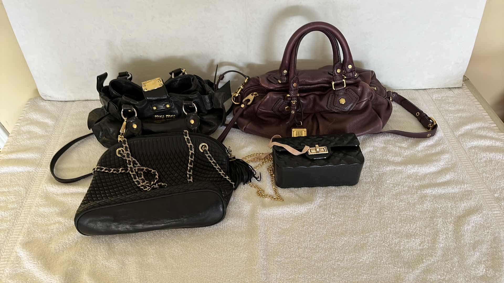 Photo 2 of PURSES AND HANDBAGS