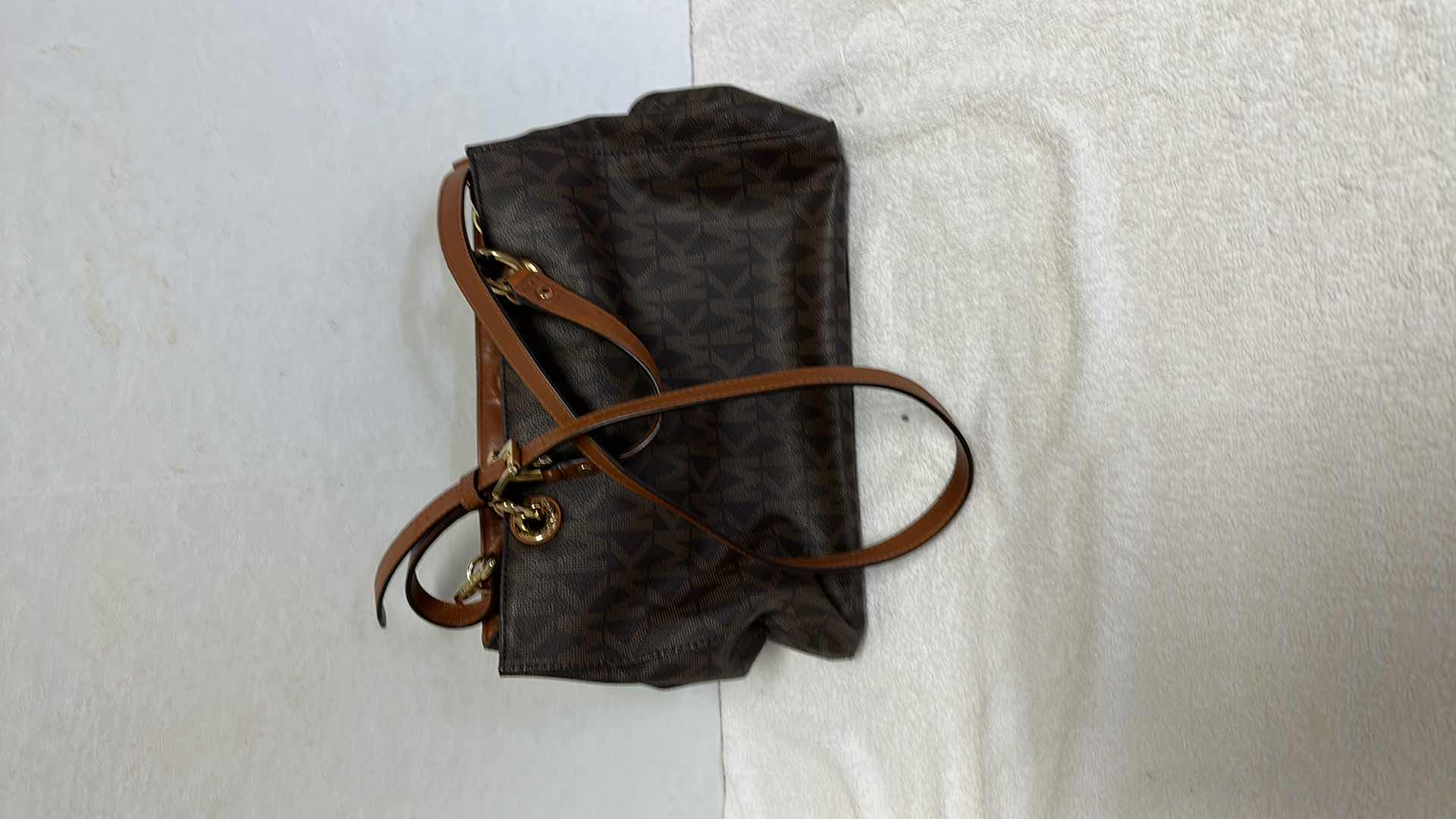 Photo 2 of MICHAEL KORS HANDBAG