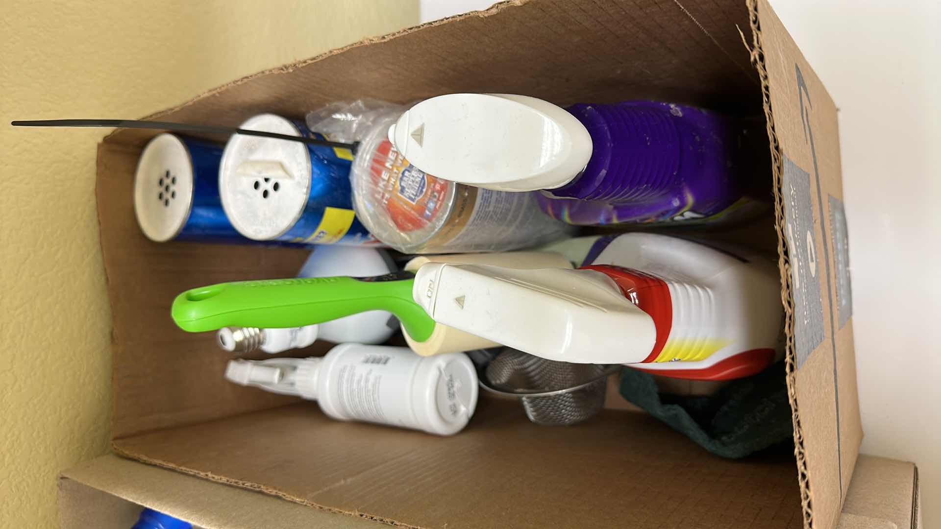 Photo 3 of BOX & CONTENTS OF SHELF - CLEANING SUPPLIES