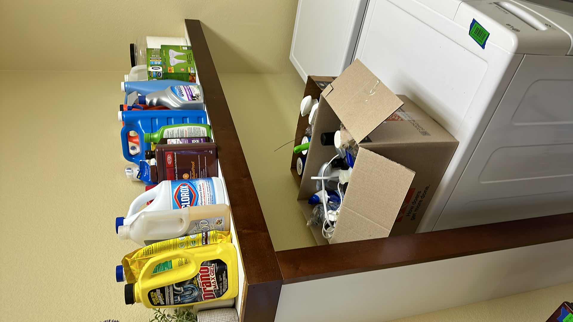 Photo 4 of BOX & CONTENTS OF SHELF - CLEANING SUPPLIES