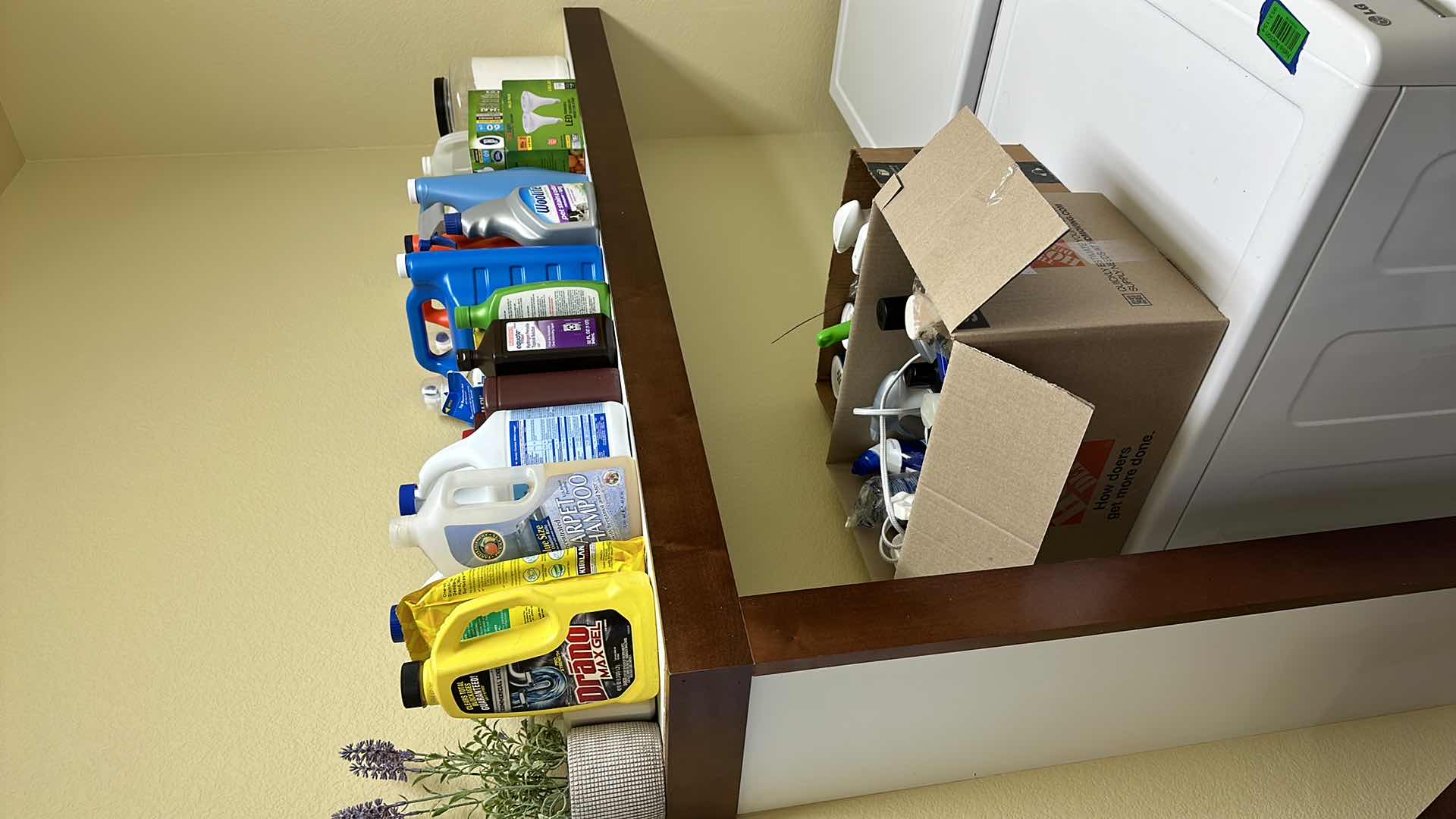 Photo 5 of BOX & CONTENTS OF SHELF - CLEANING SUPPLIES