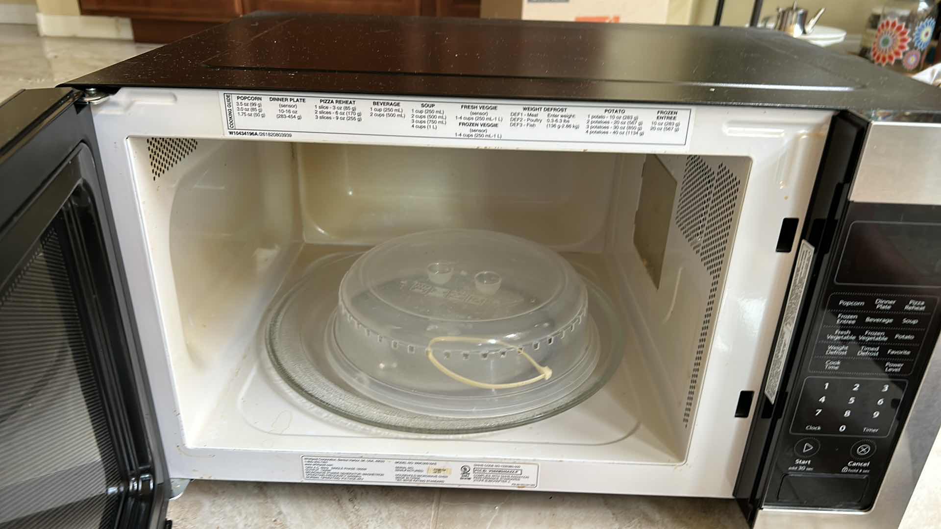 Photo 3 of WHIRLPOOL MICROWAVE