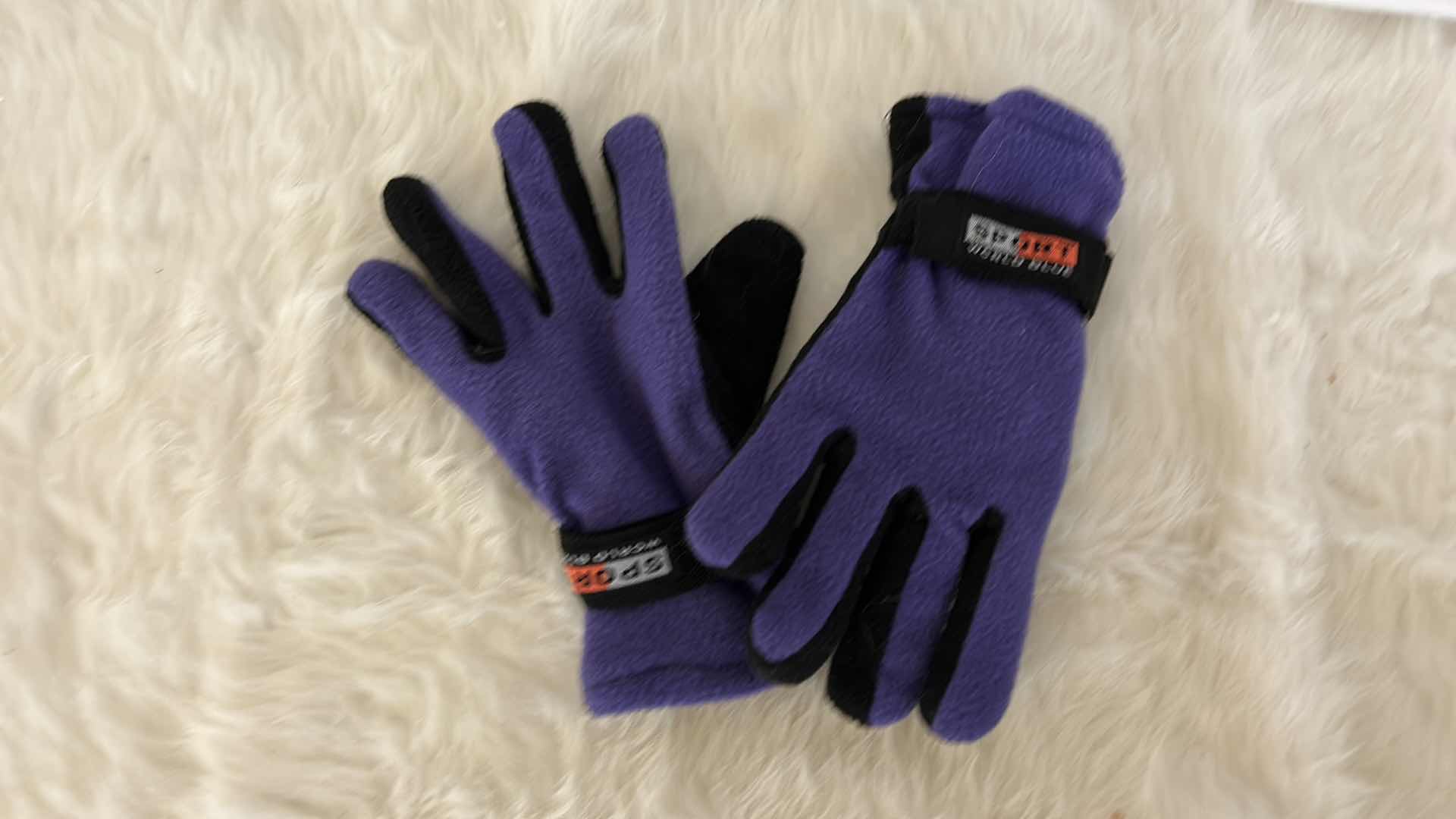 Photo 4 of WOMENS ASSORTMENT - 2 PAIR SUNGLASSES AND GLOVES