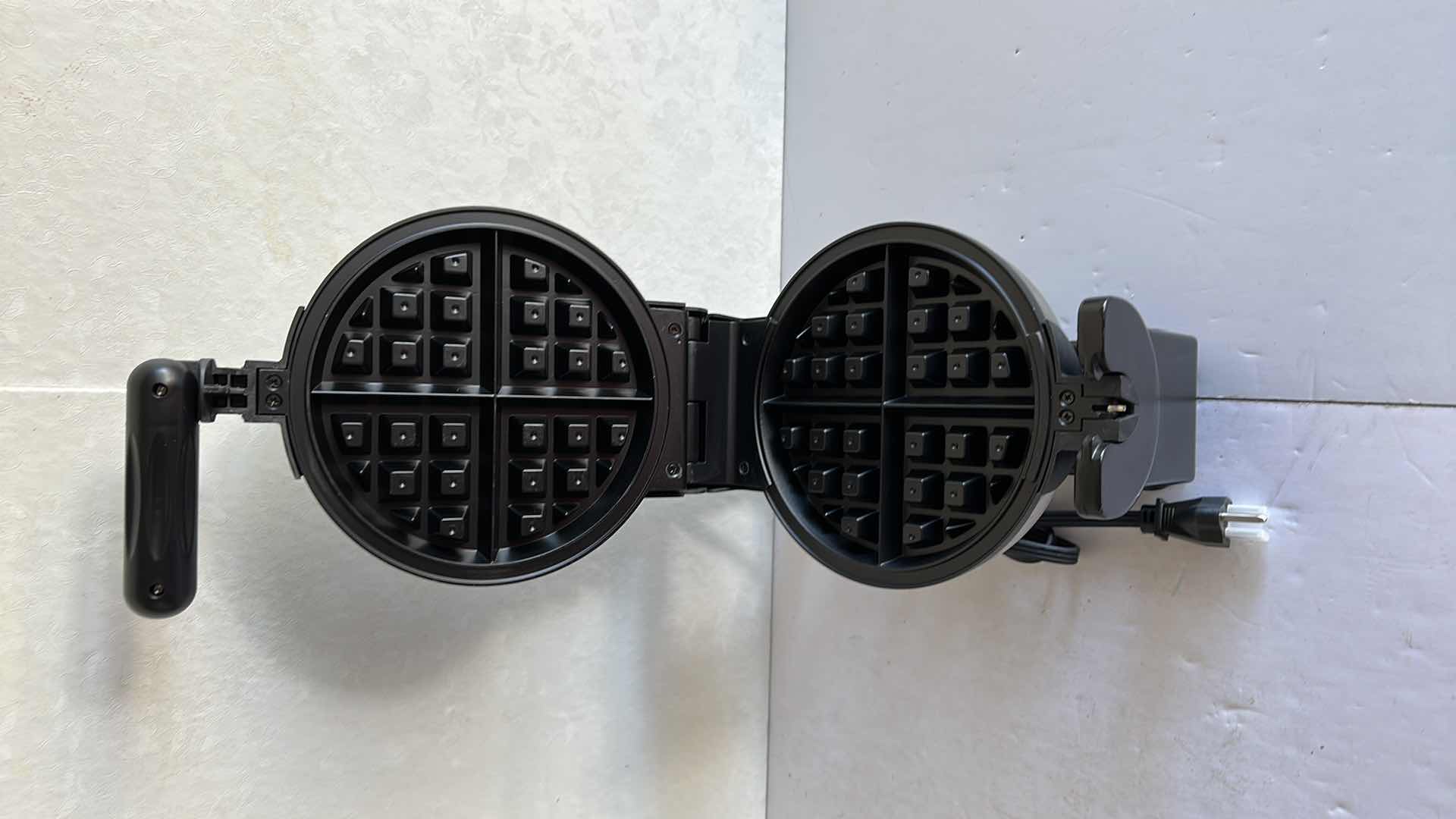 Photo 3 of WOLFGANG PUCK BISTRO COLLECTION WAFFEL MAKER