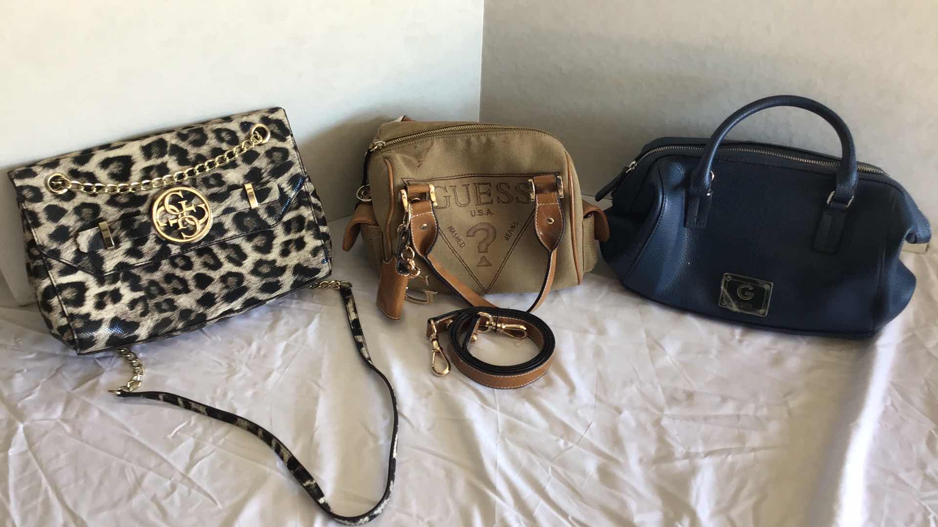 Photo 1 of 3-GUESS HANDBAGS