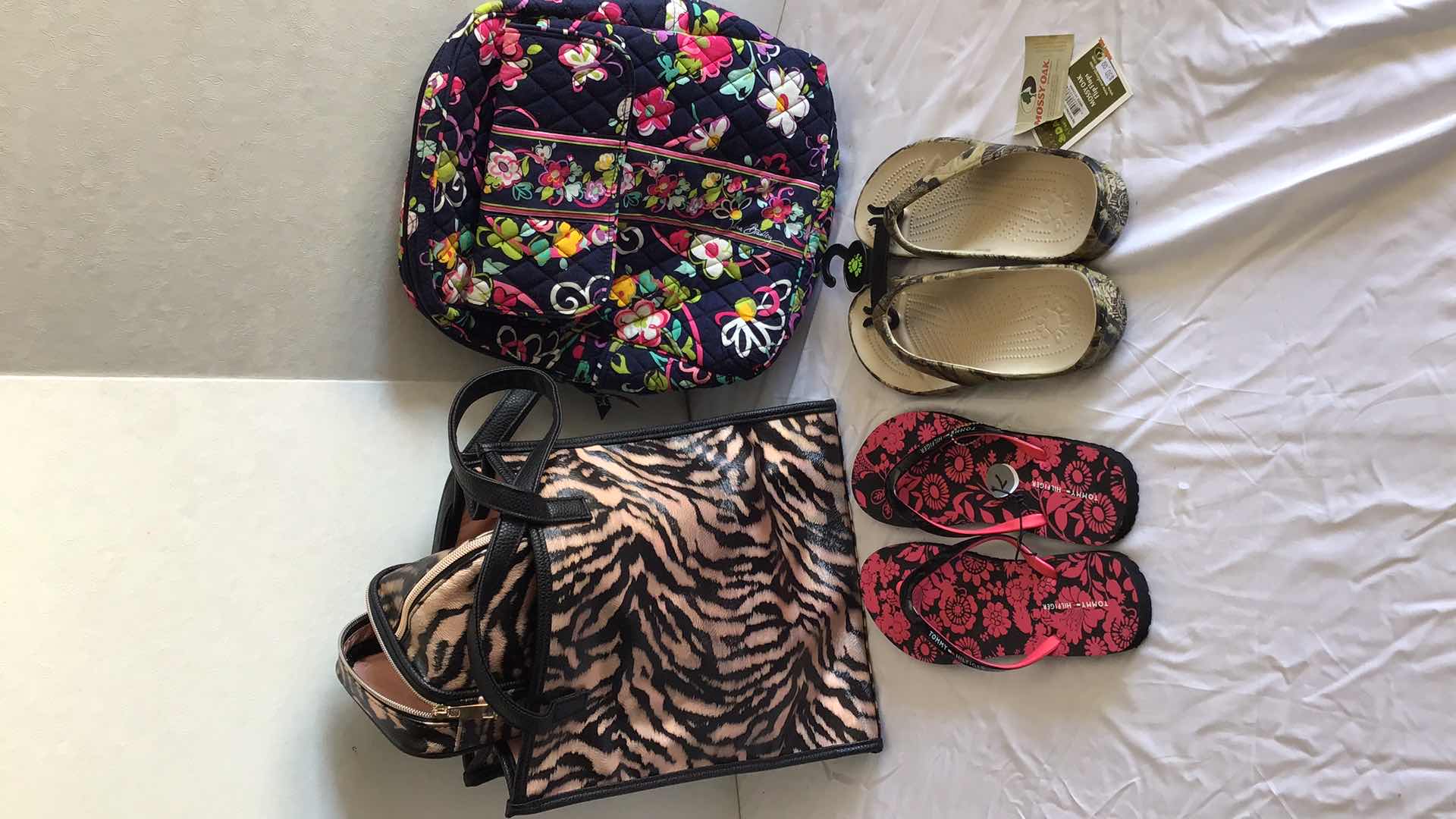 Photo 1 of ASSORTMENT WOMENS BAGS AND FLIPFLOPS (TOMMY HILFIGER SZ 7, MOSSY OAK SZ Y, VERA BRADLEY BACKPACK)