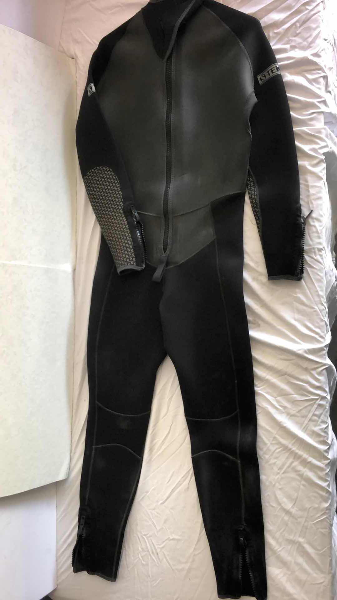 Photo 1 of MENS LARGE SCUBAPRO DIVING SUIT