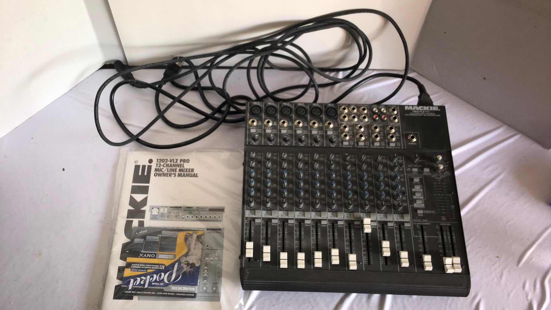 Photo 1 of MACKIE 1402 VLZ PRO 14 CHANNEL LINE MIXER W CABLES