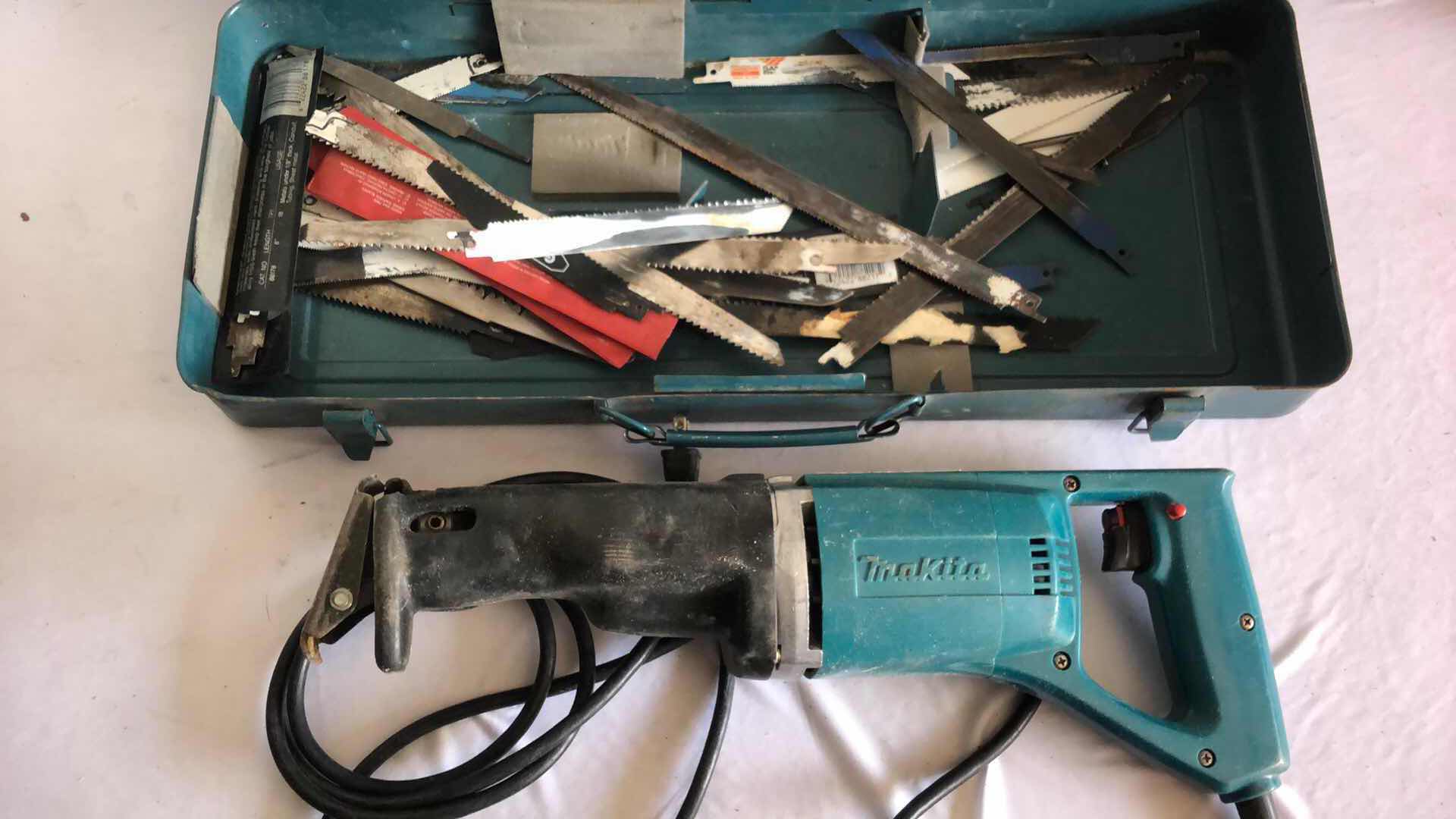 Photo 3 of MAKITA SAW ZAW WITH METAL CASE AND BLADES