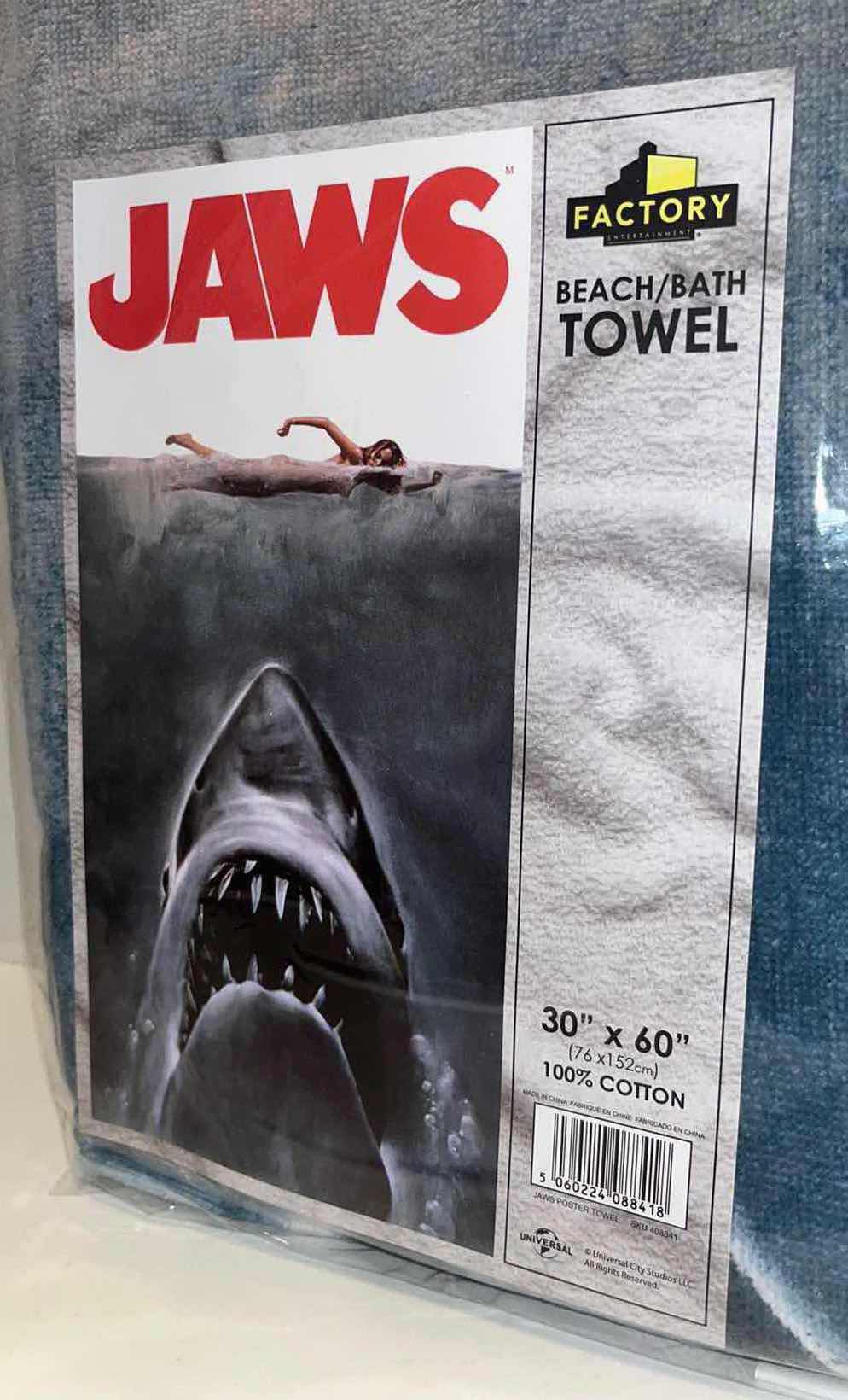 Photo 3 of NEW FACTORY ENTERTAINMENT JAWS 30” X 60” BEACH/BATH TOWEL