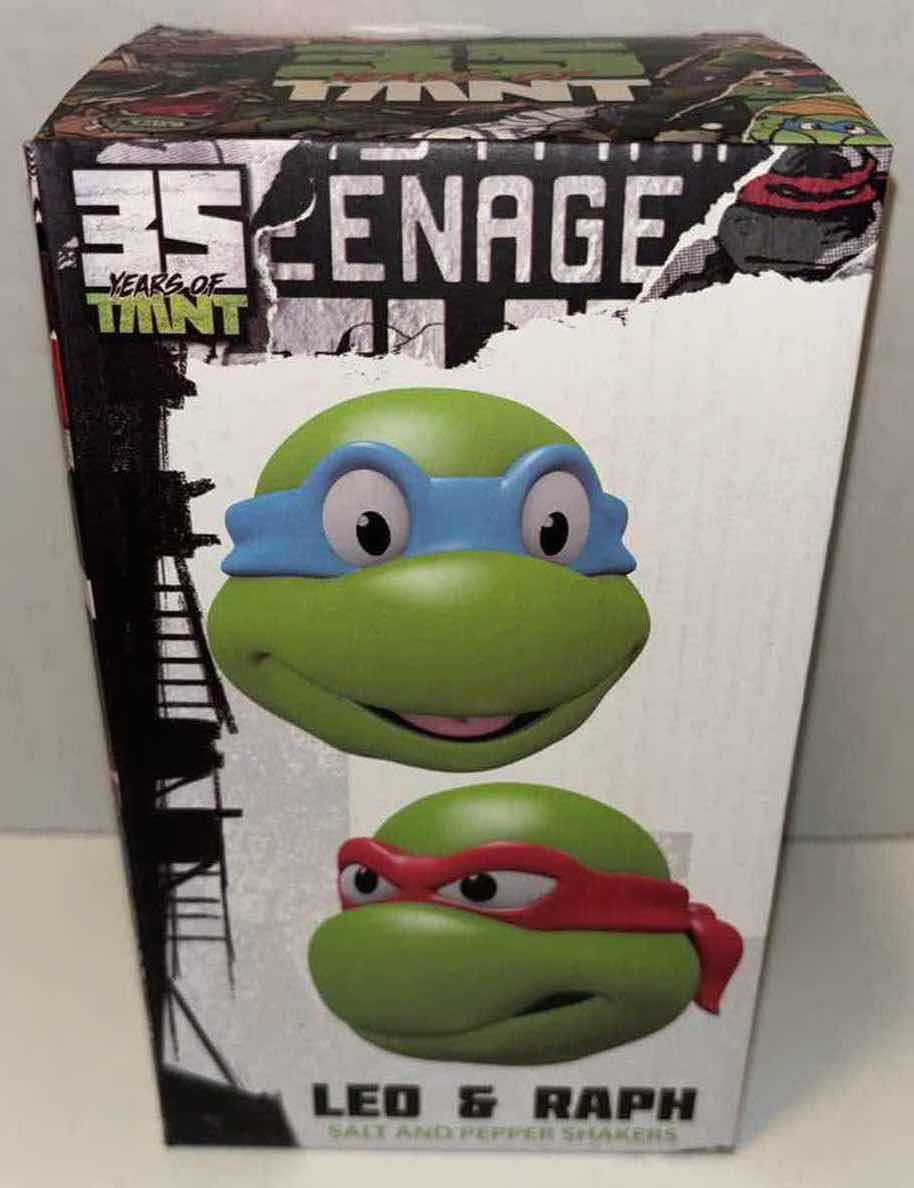 Photo 1 of NEW NICKELODEON 35 YEARS OF TMNT LEO & RAPH CERAMIC SALT & PEPPER SHAKER SET