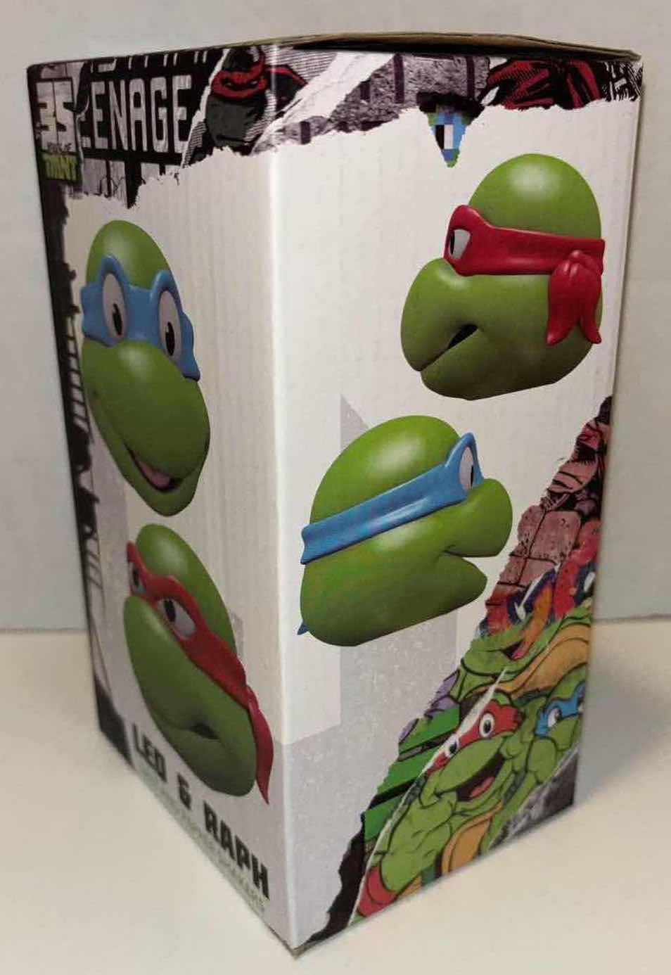 Photo 2 of NEW NICKELODEON 35 YEARS OF TMNT LEO & RAPH CERAMIC SALT & PEPPER SHAKER SET