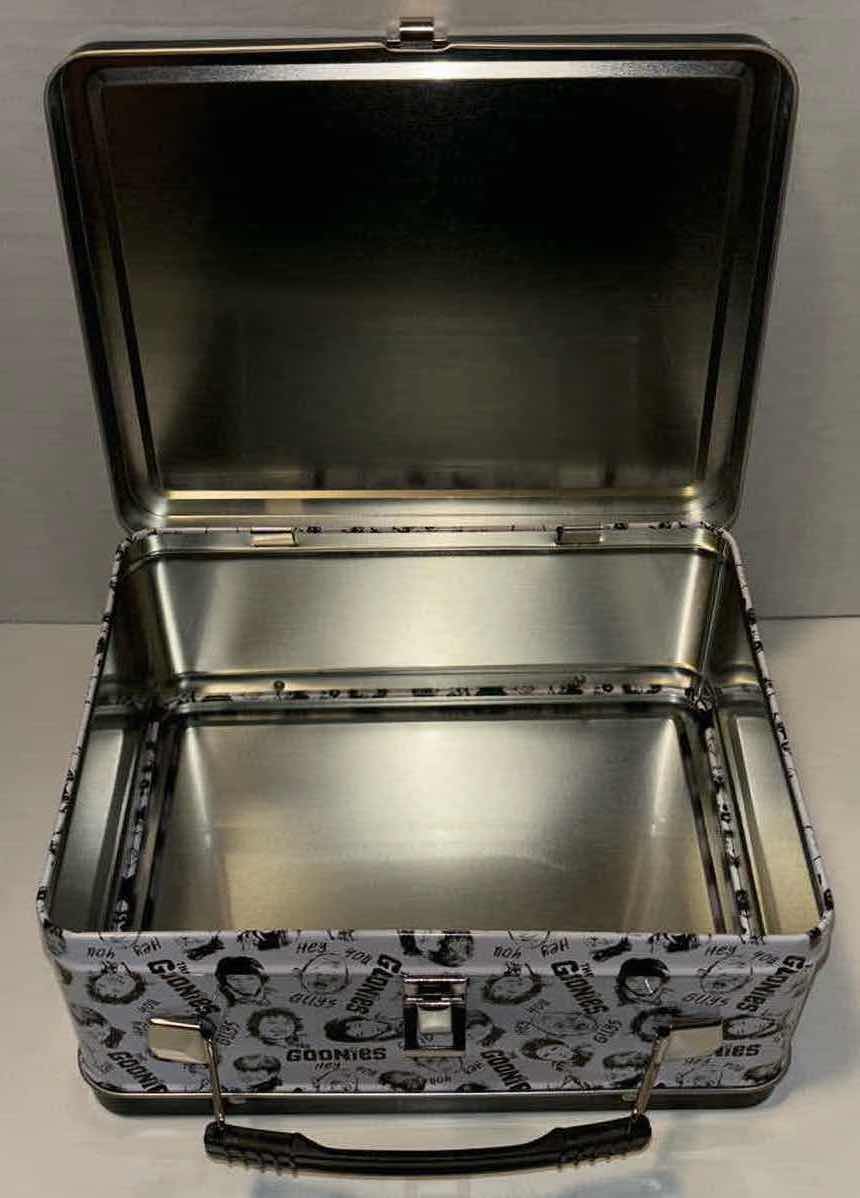 Photo 4 of NEW FACTORY ENTERTAINMENT TIN TOTE, “THE GOONIES”